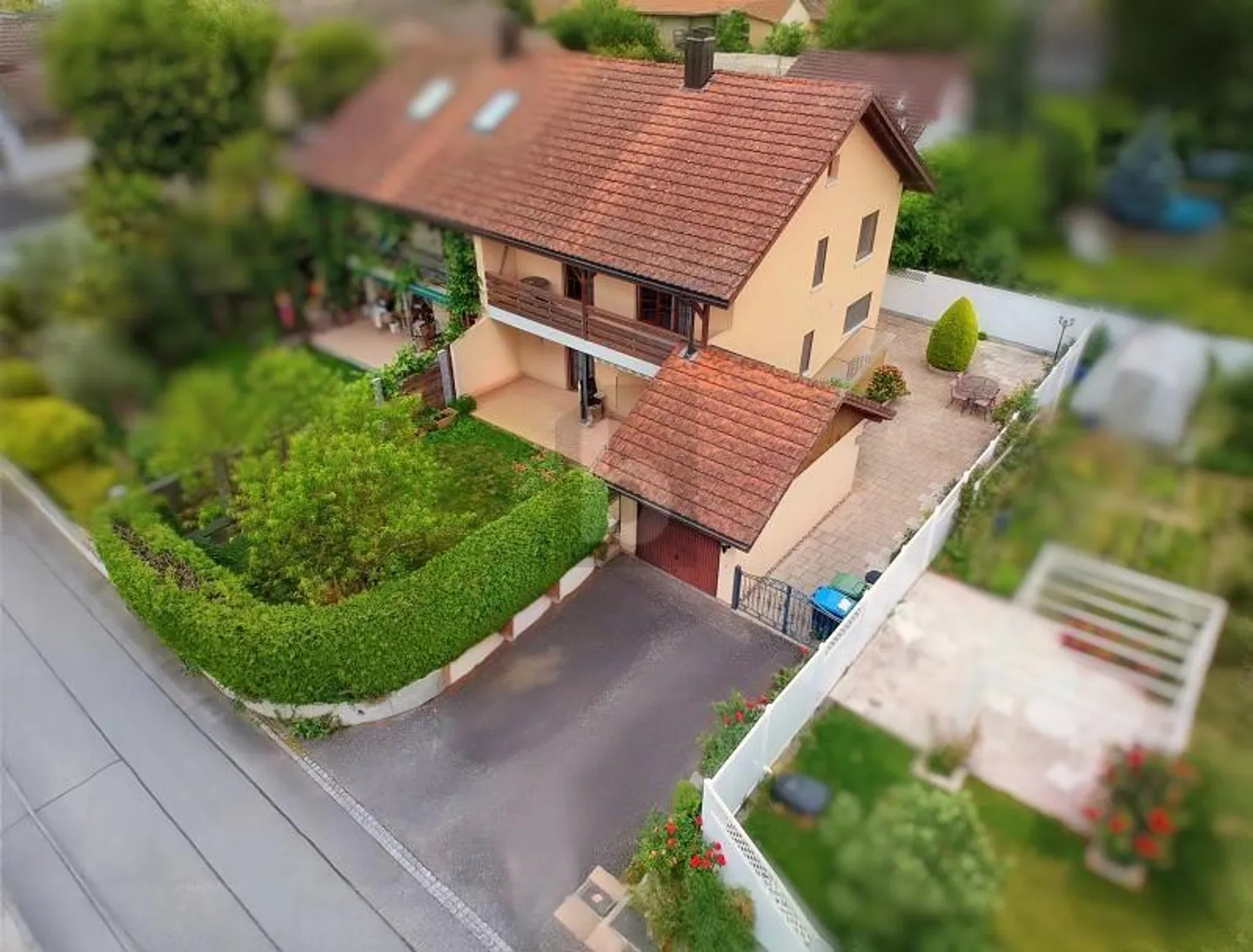 Familienfreundliches Doppelhaus mit Garten - Foto 1 von 6
