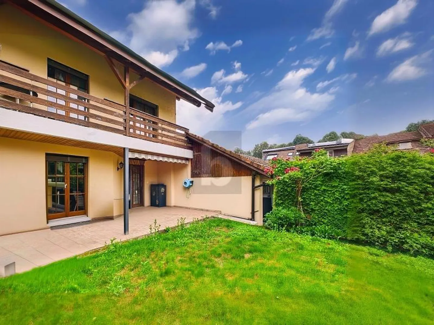 Familienfreundliches Doppelhaus mit Garten - Foto 2 von 6
