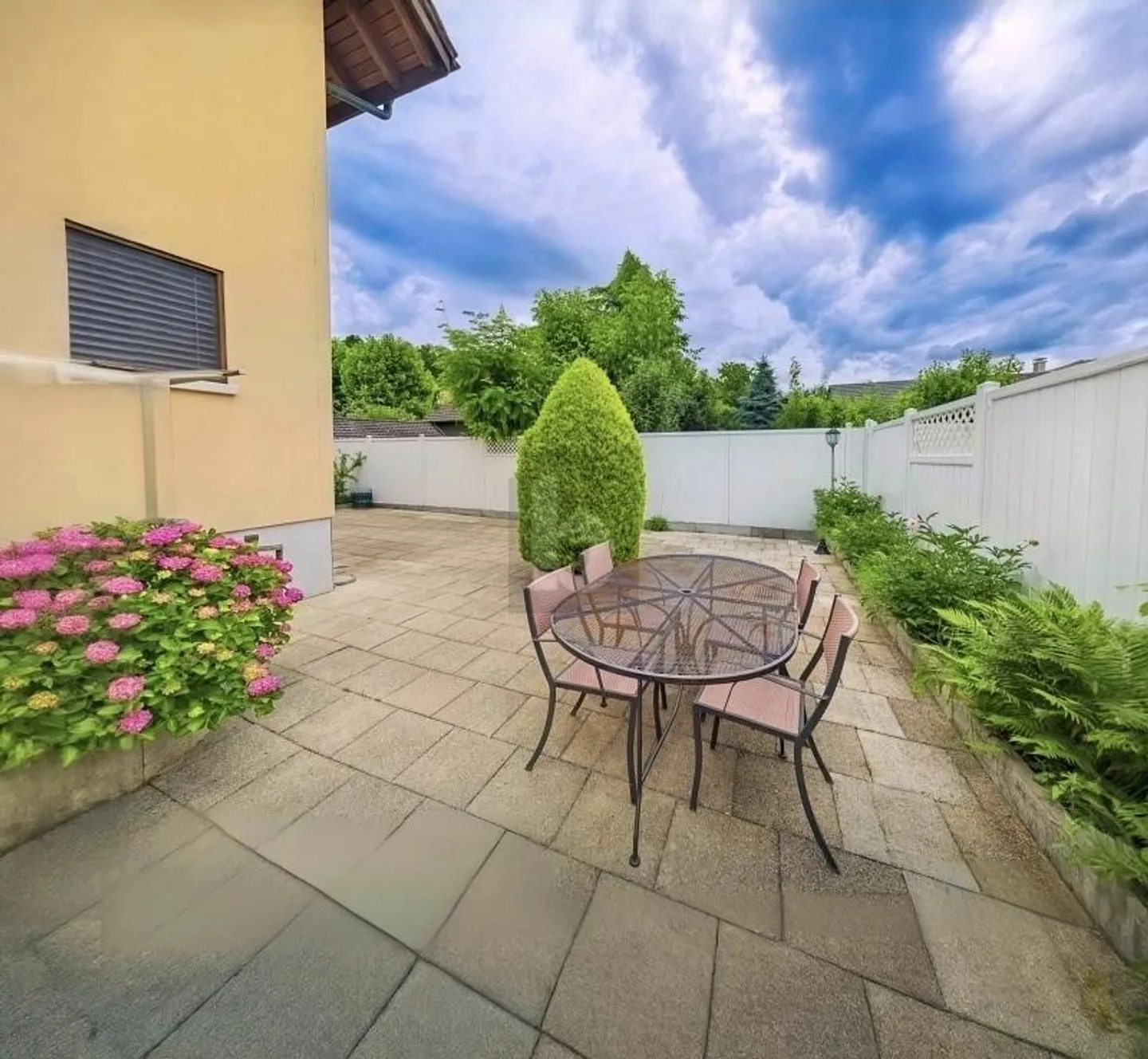 Familienfreundliches Doppelhaus mit Garten - Foto 3 von 6