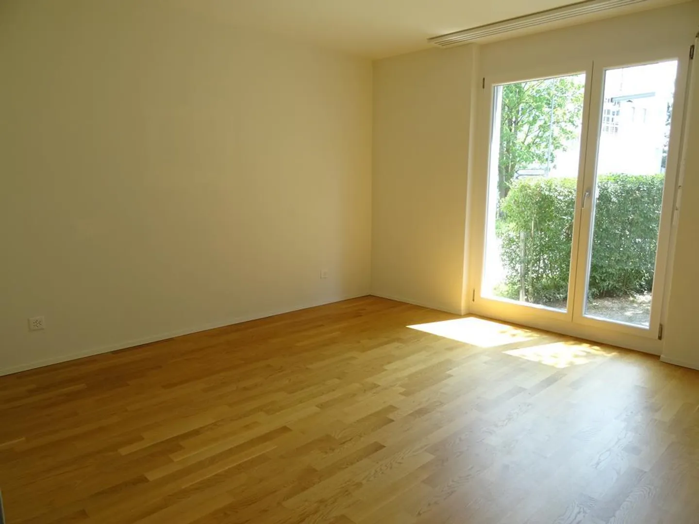 Appartamento 4.5 locali con giardino privato in posizione centrale - Foto 4 di 7