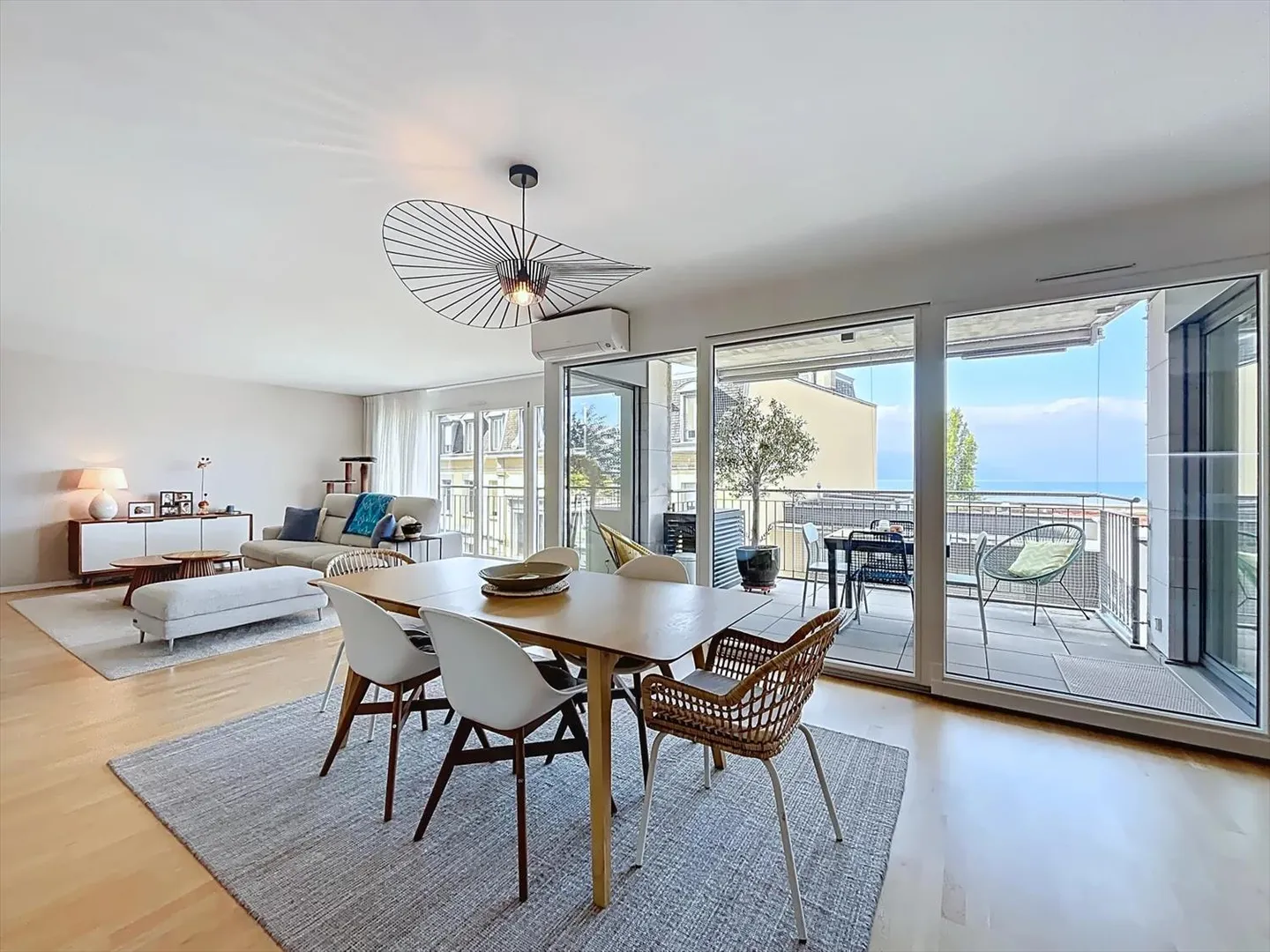 Apartment with 4.5 rooms in the center of Montreux - Photo 4 of 13