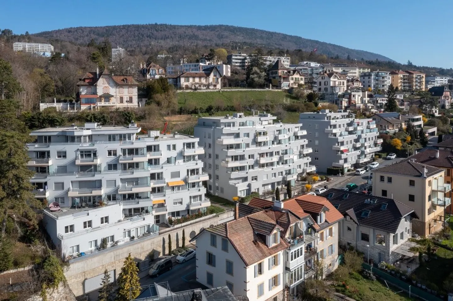 Parking spaces in a secured collective garage - Photo 2 of 2