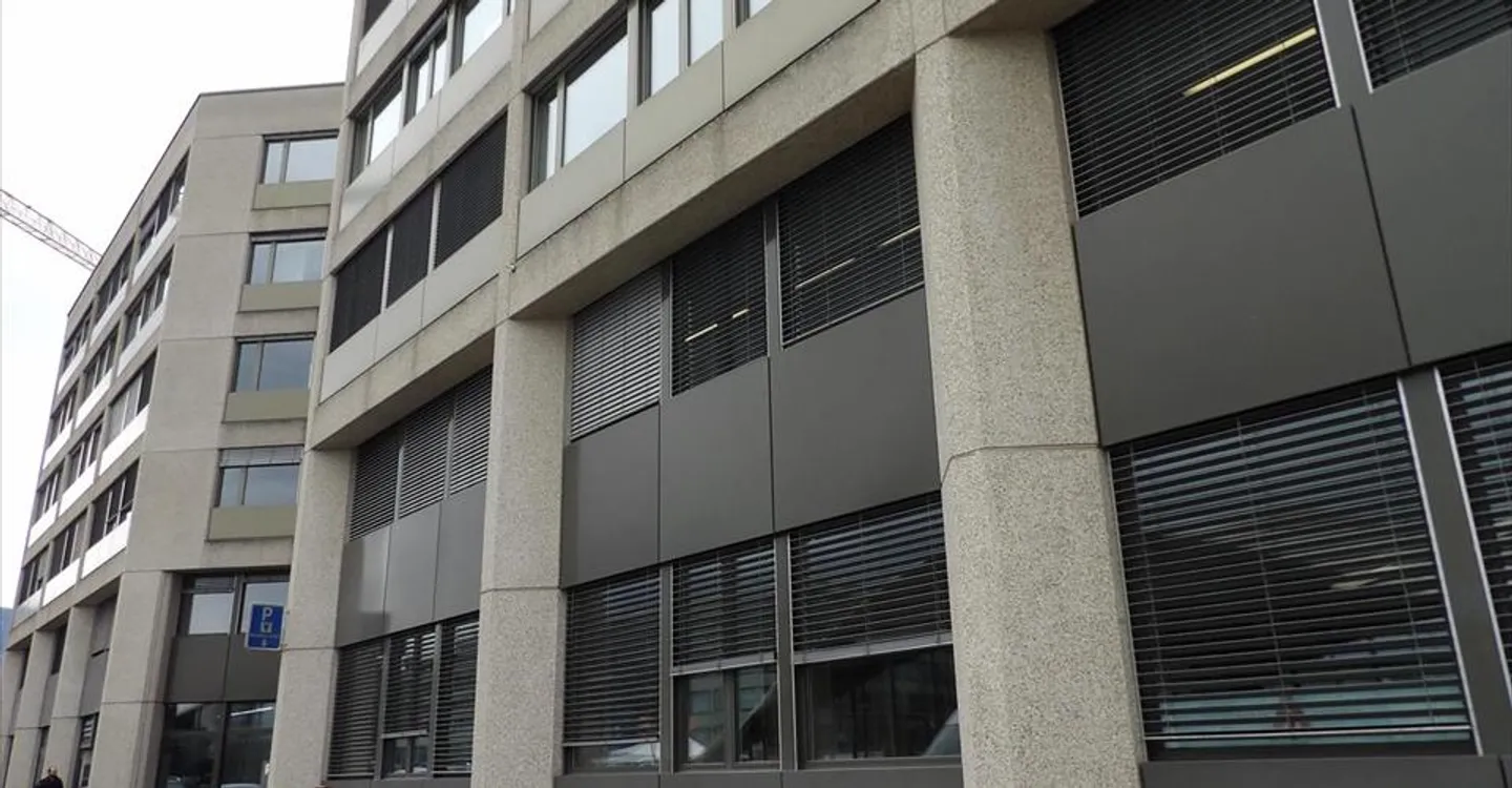 Mixed-use building for rent - Photo 5 of 13