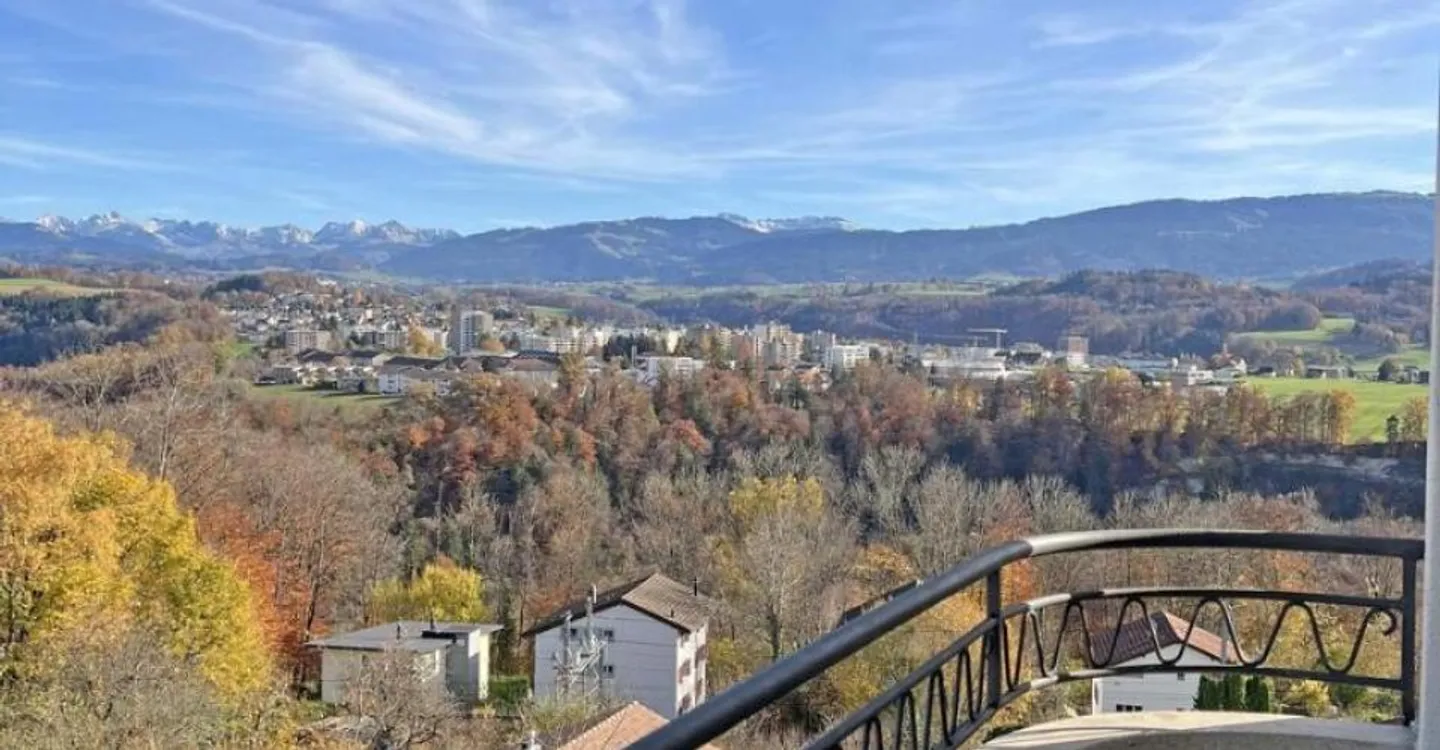 Apartment with 4.5 rooms on the top floor of the building - Photo 6 of 11