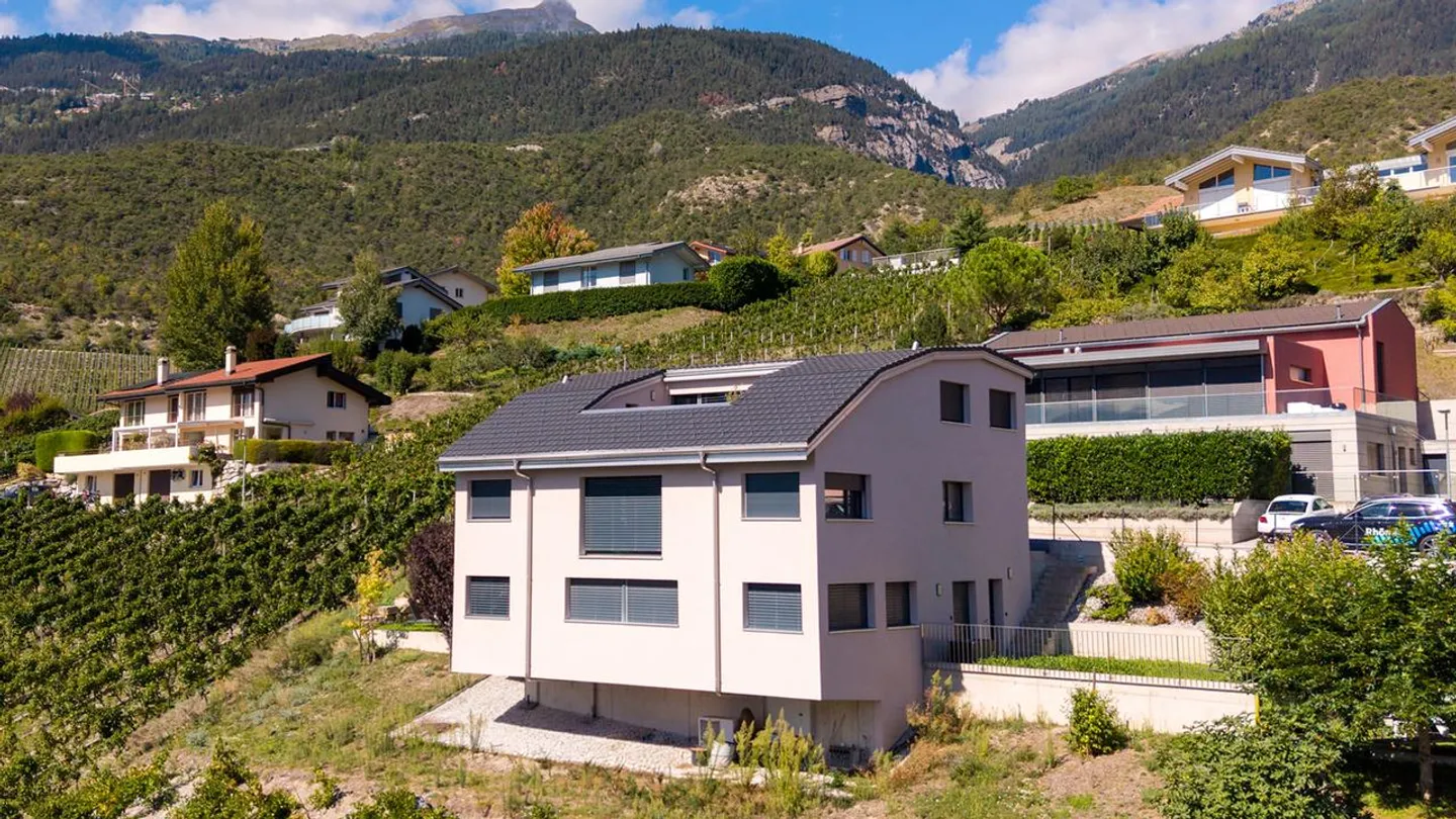 ZU VERMIETEN VILLA 6.5 ZIMMER IN MIEGE - Foto 1 von 14