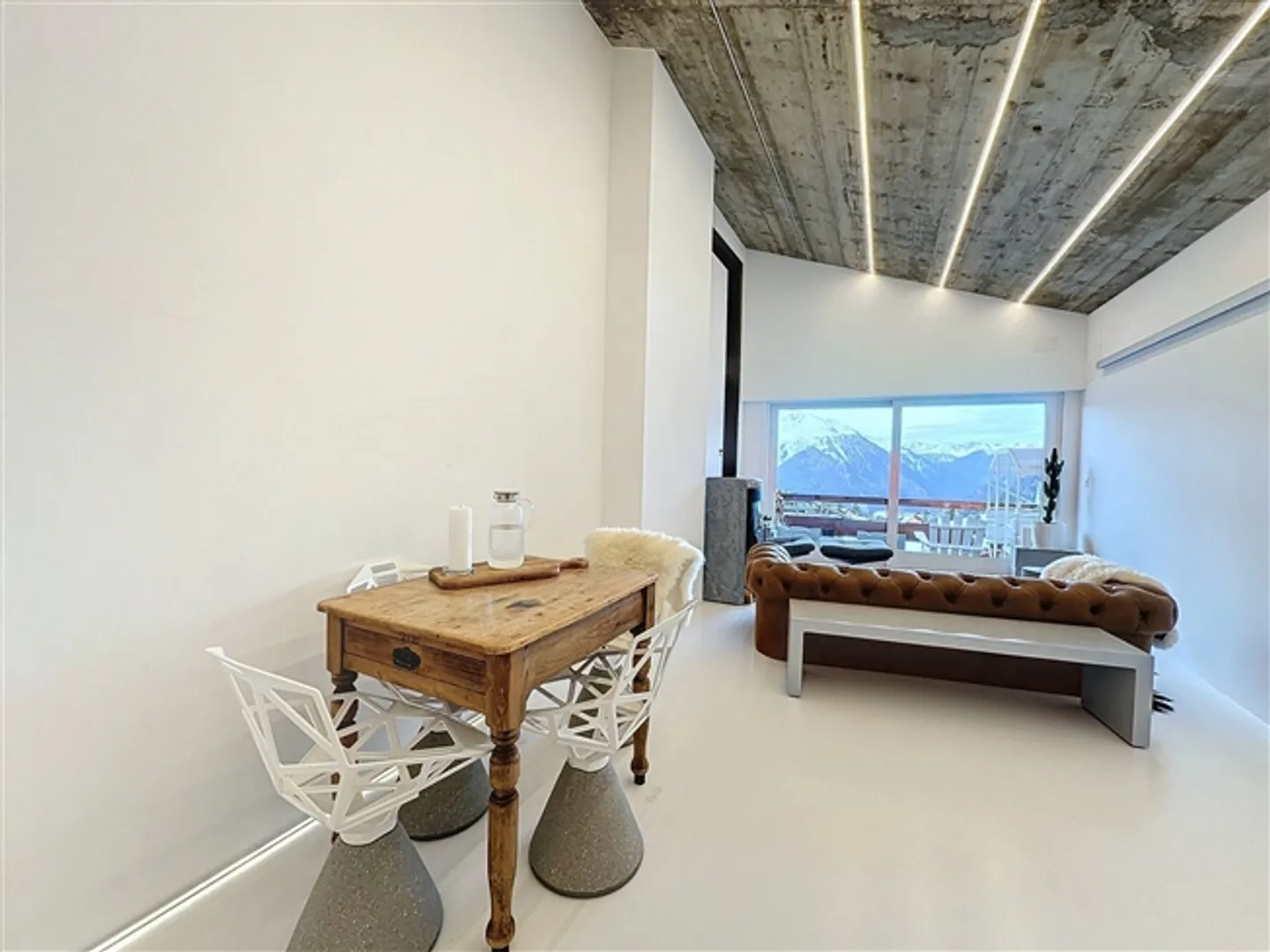 Outstanding Penthouse in Industrial Look - Photo 4 of 12