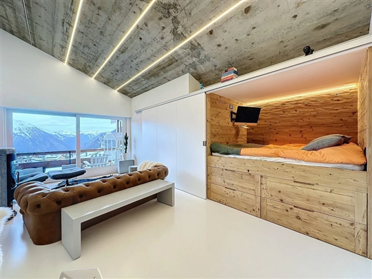 Outstanding Penthouse in Industrial Look - Photo 6 of 12