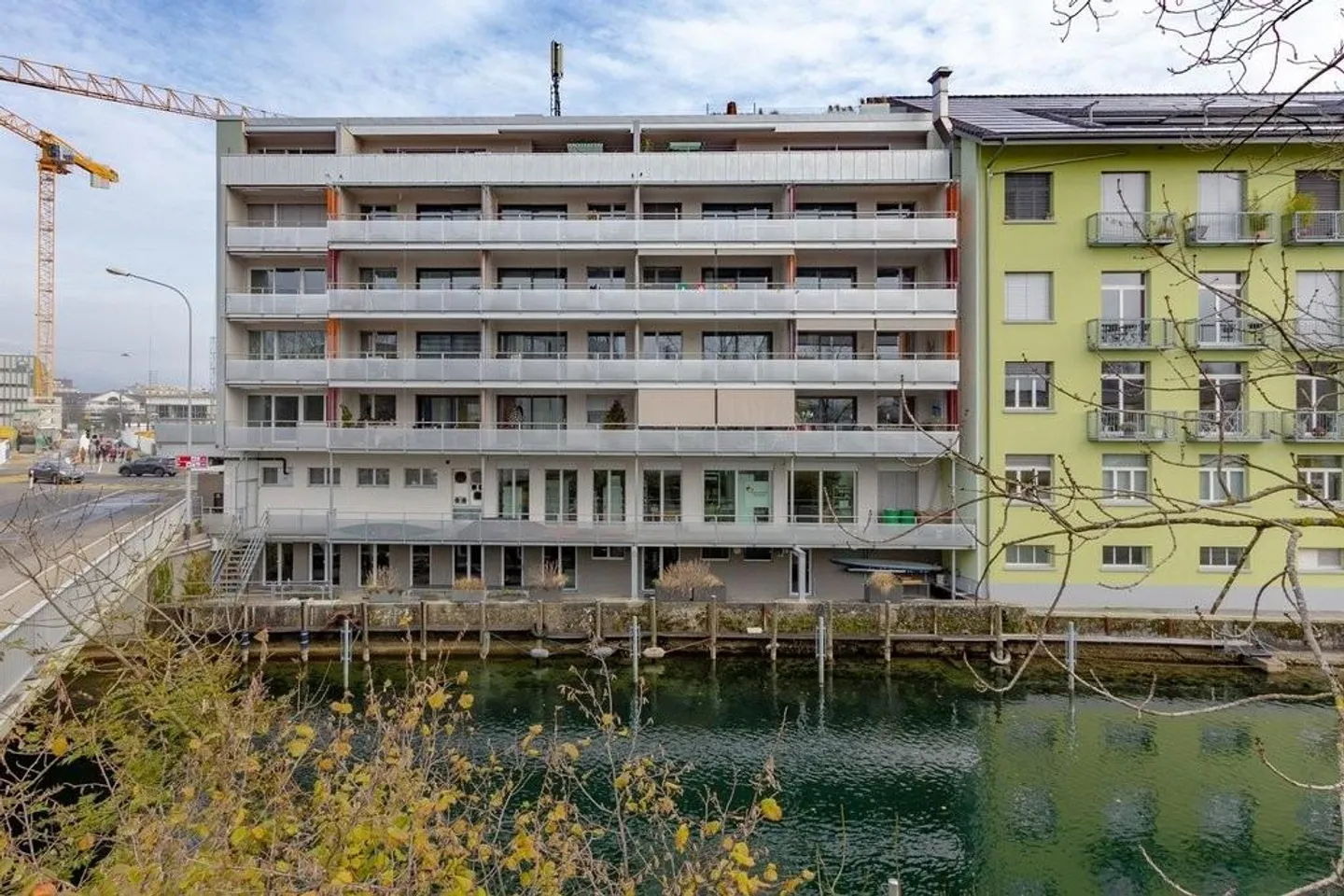 Posizione top, moderno - La tua nuova casa sul canale Zihl! - Foto 1 di 7