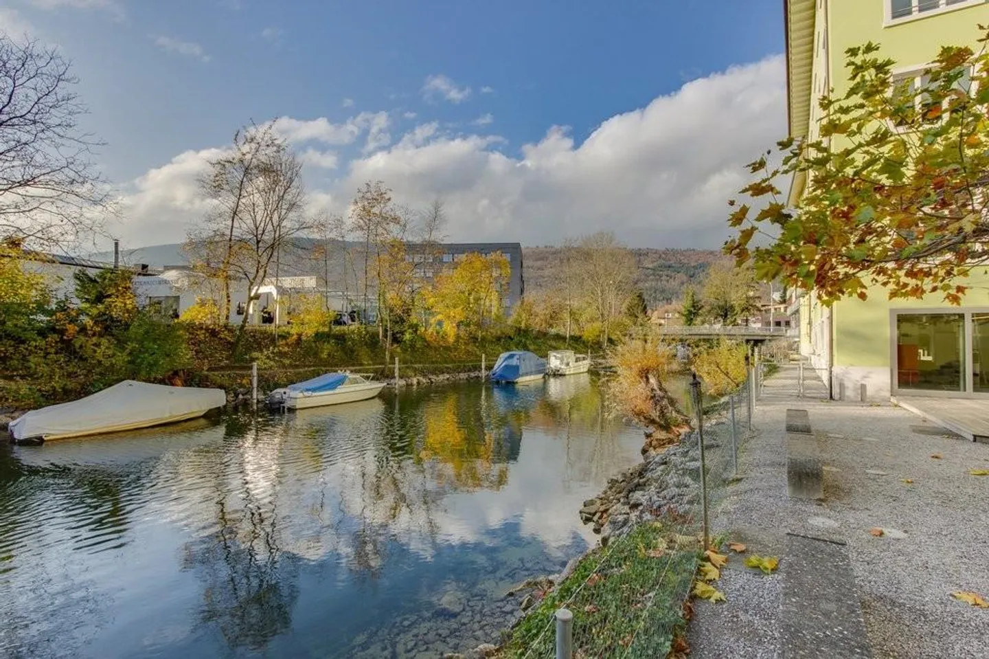 Posizione top, moderno - La tua nuova casa sul canale Zihl! - Foto 2 di 7