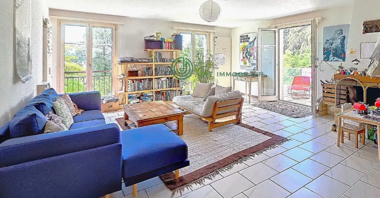 Charming Multi-Family Home - Photo 4 of 17