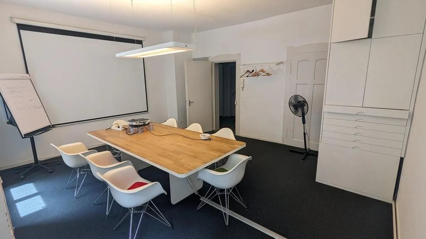 Attractive, central therapy or office spaces - Photo 2 of 5