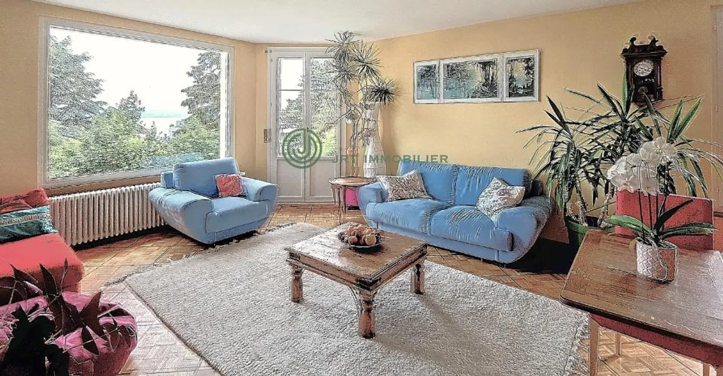 Charming Multi-Family Home - Photo 6 of 17