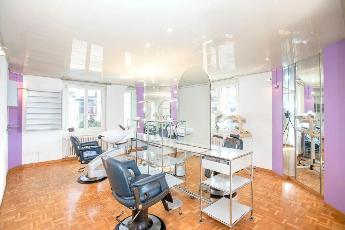 Salon de coiffure avec charme - Photo 2 sur 9