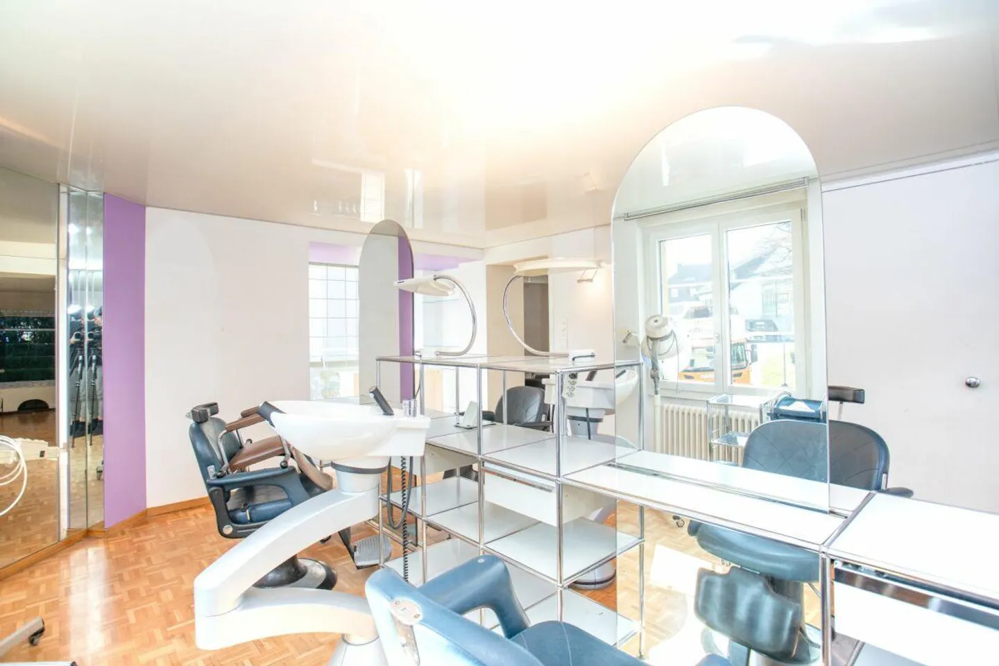 Salon de coiffure avec charme - Photo 5 sur 9