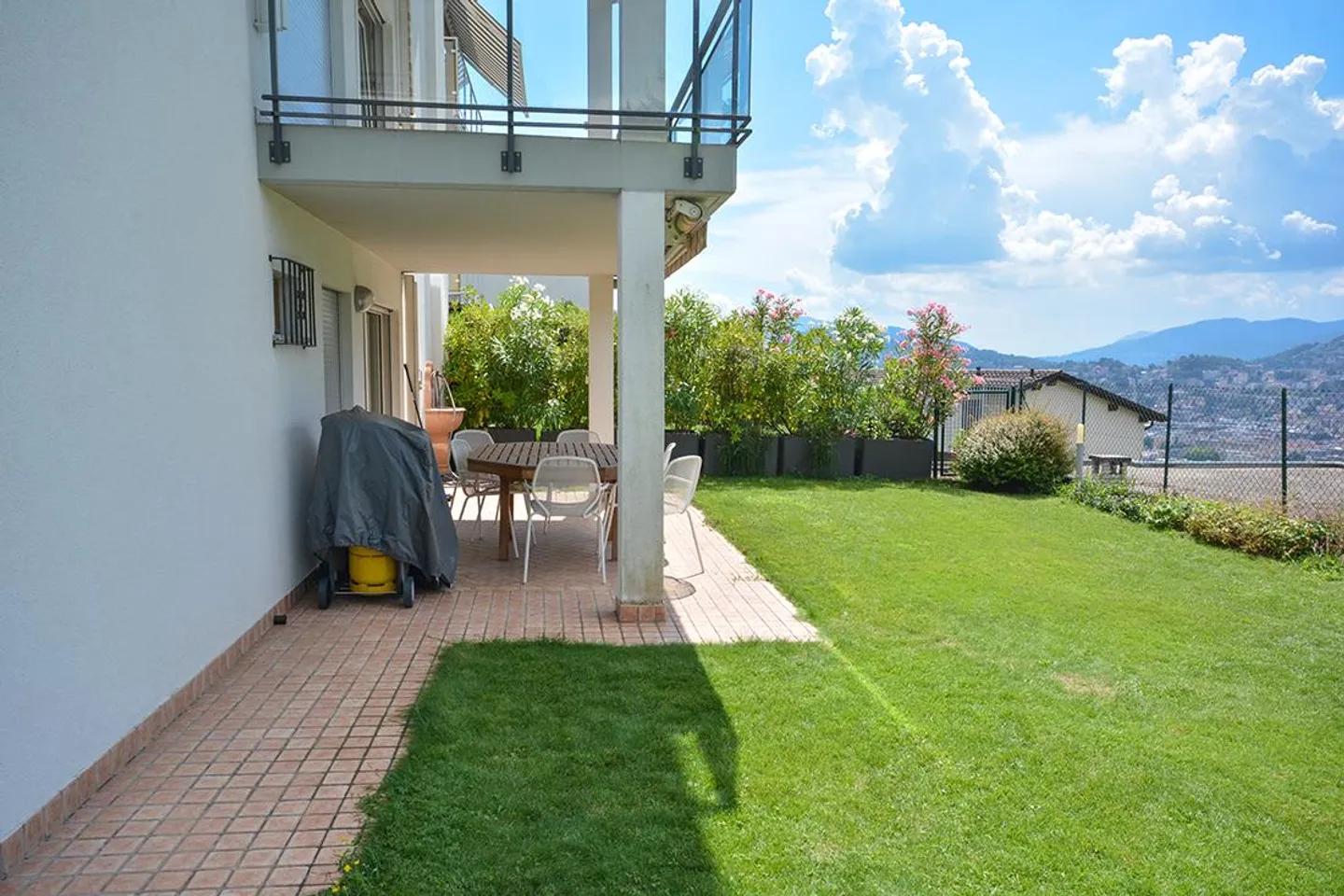 Beautiful villa with lake and mountain views - Albonago (Lugano) - Photo 9 of 9