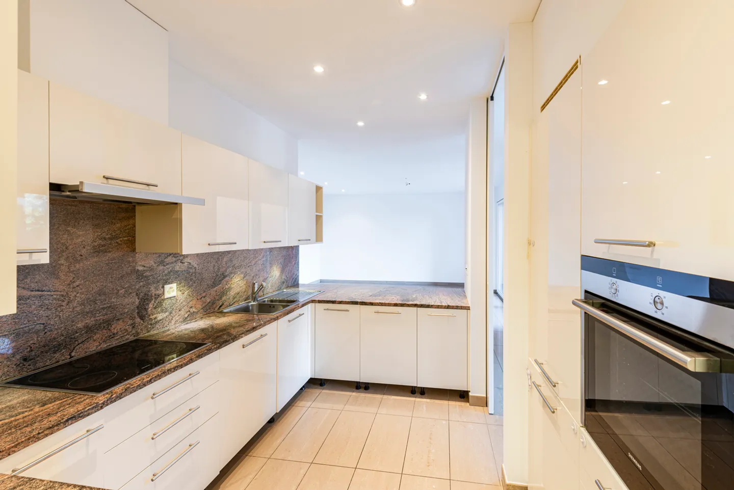 Incantevole Casa Familiare a Vezia - Foto 7 di 17