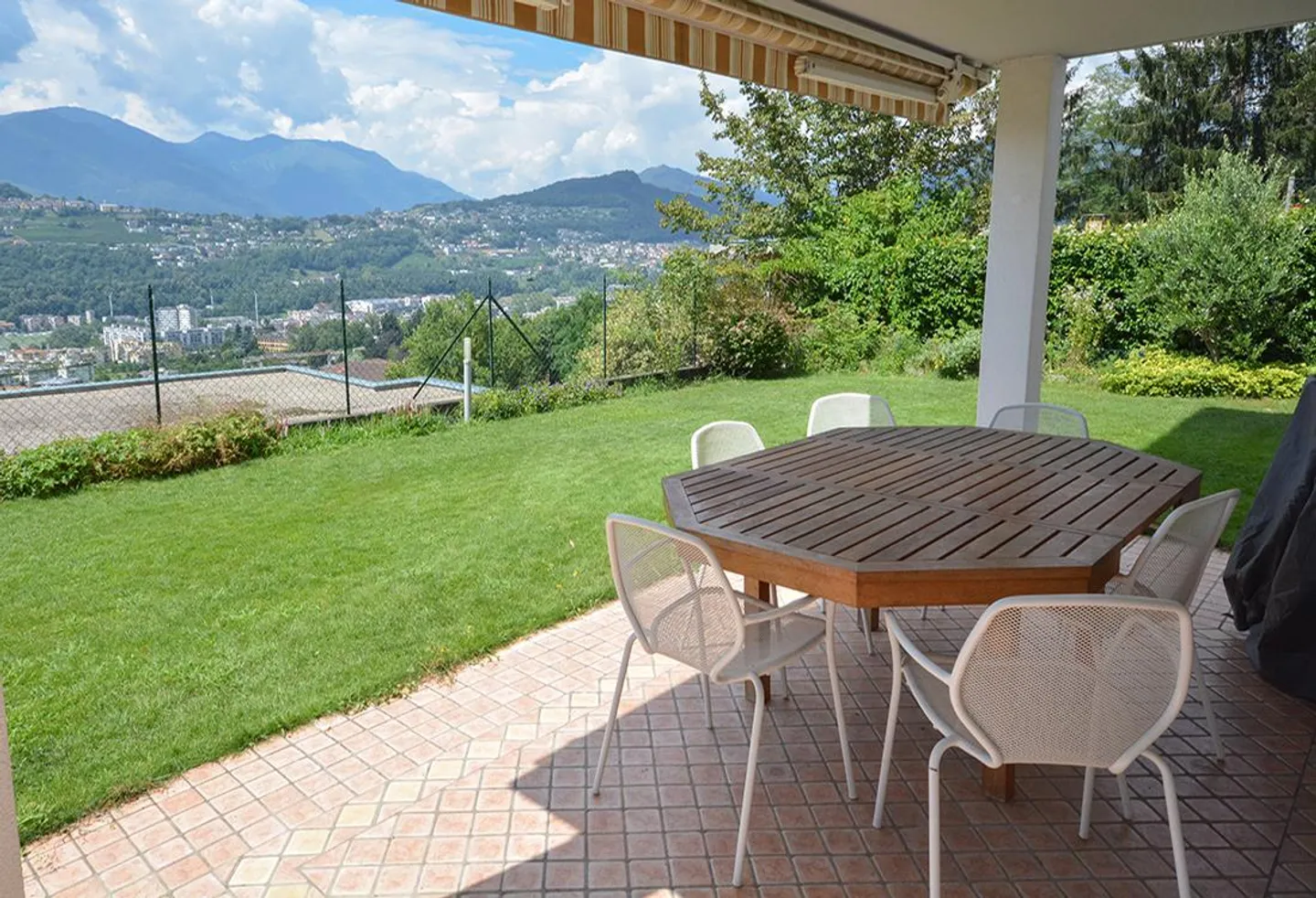 Beautiful villa with lake and mountain views - Albonago (Lugano) - Photo 8 of 9