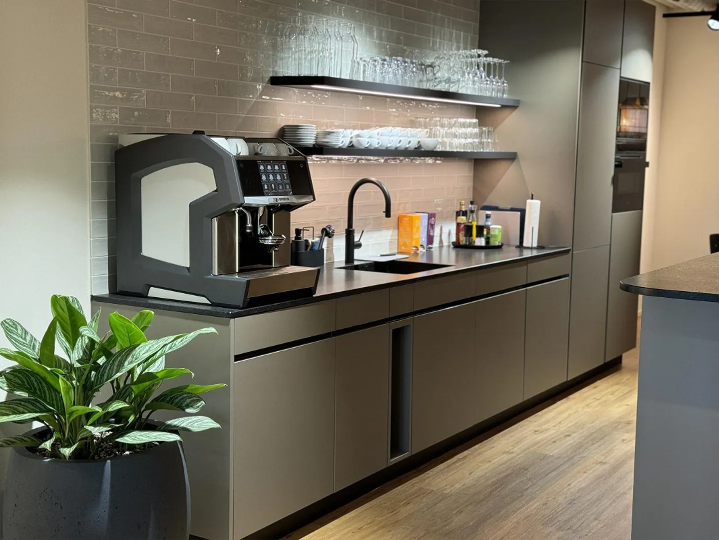 Ufficio singolo completamente arredato (servizio tutto incluso) - Foto 6 di 11