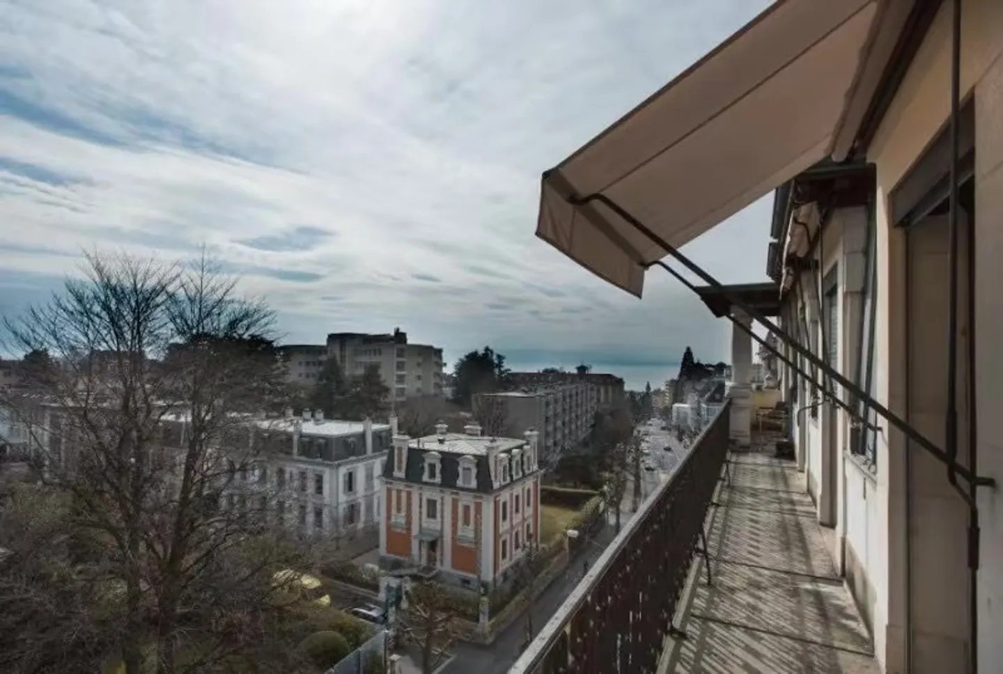 Elegant Lausanne Apartments - Photo 4 of 8