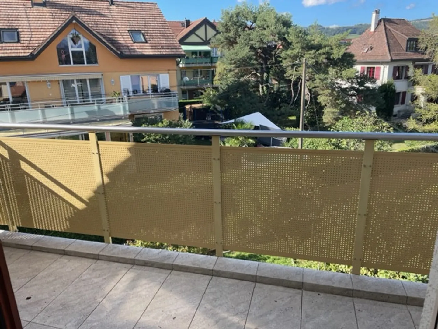 Schöne möblierte Duplexwohnung im Herzen von Gland - Foto 5 von 8