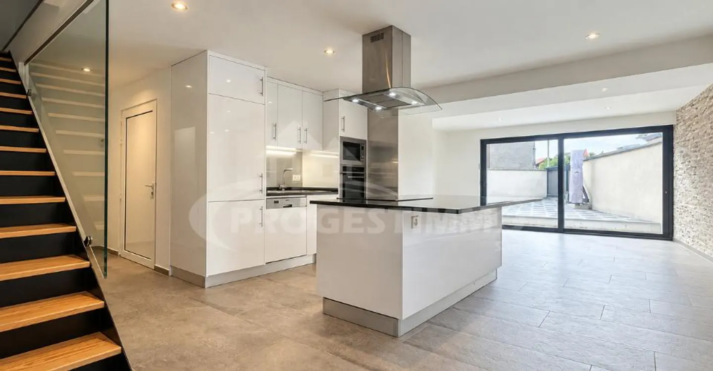 CHARMANTE PETITE MAISON RÉNOVÉE AVEC GOÛT - Foto 1 di 11
