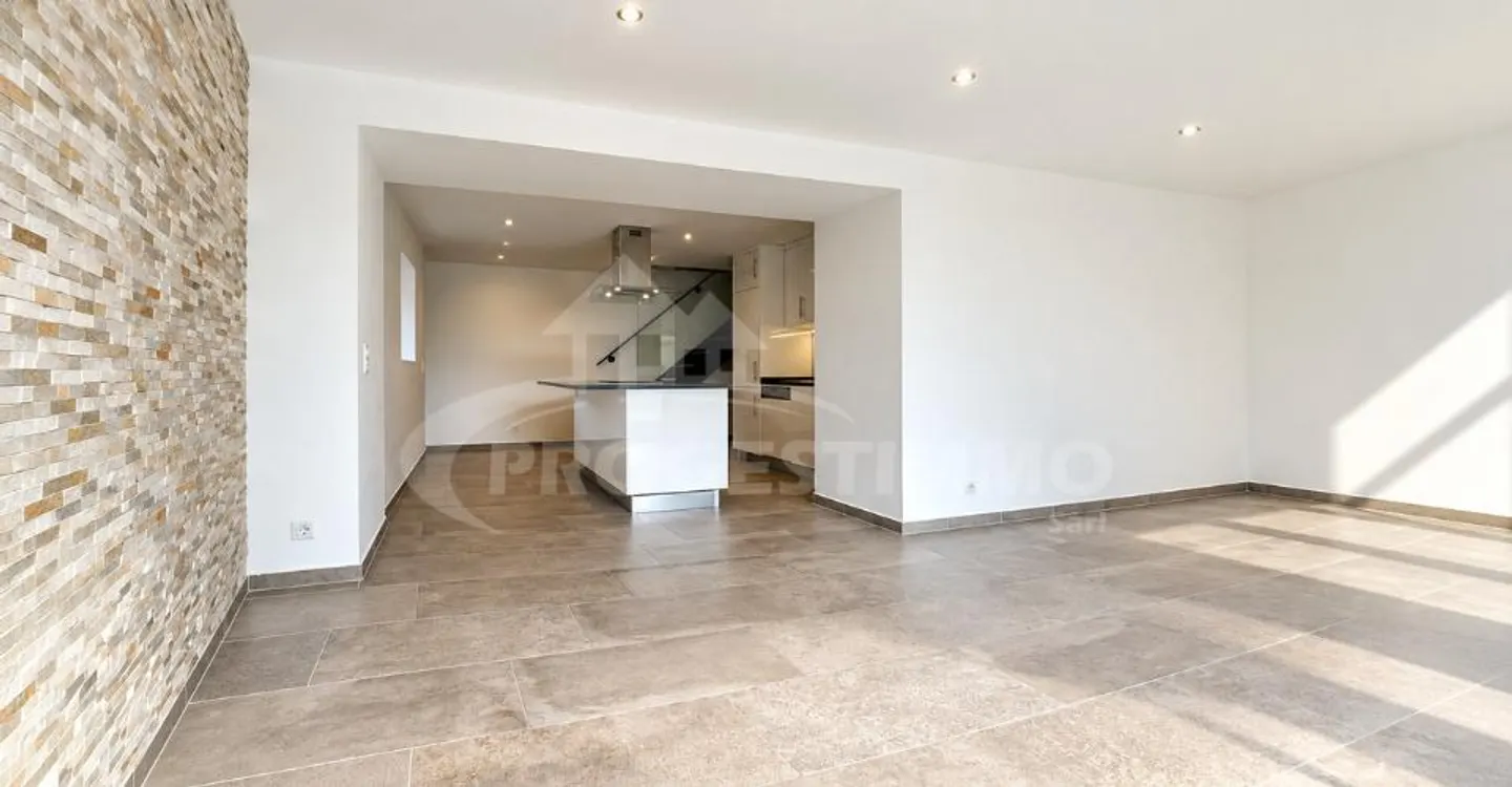 CHARMANTE PETITE MAISON RÉNOVÉE AVEC GOÛT - Foto 2 di 11
