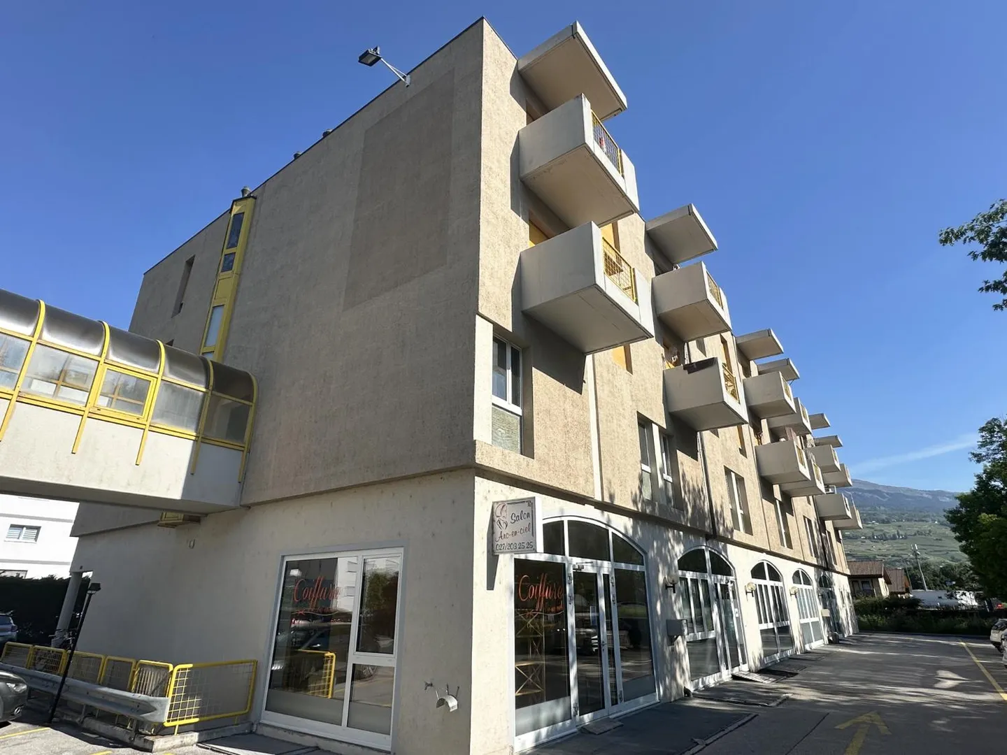 Sion, Friseursalon mit 40 m² und 3 Parkplätzen - Foto 1 von 11