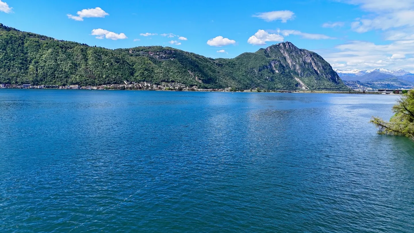 Villa sul lago con darsena privata - Foto 9 di 10