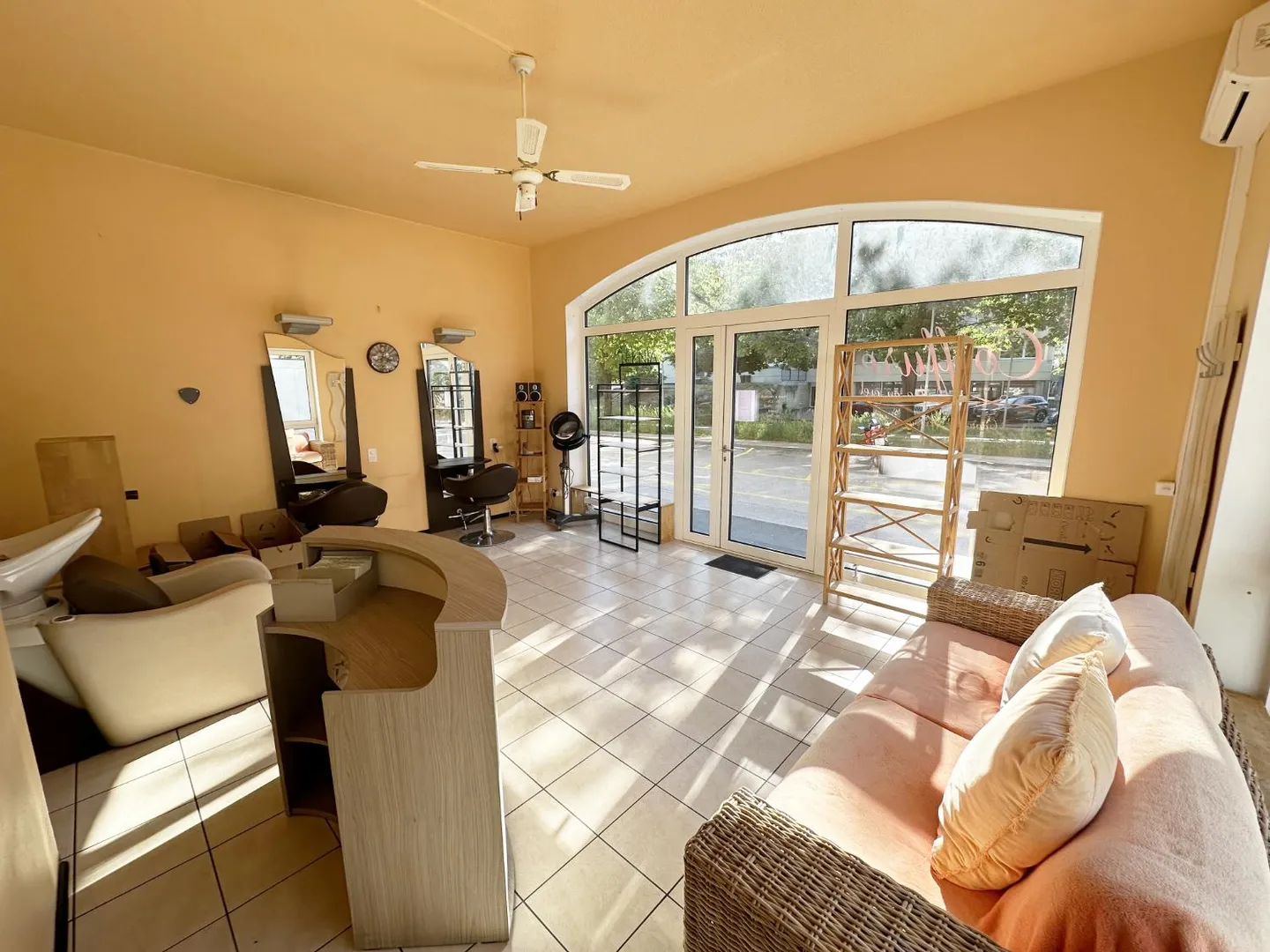 Sion, Friseursalon mit 40 m² und 3 Parkplätzen - Foto 3 von 11