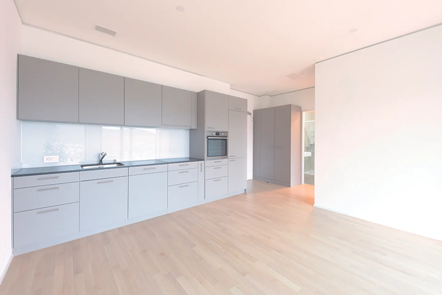 Modern Apartment with Great Views - Photo 3 of 7