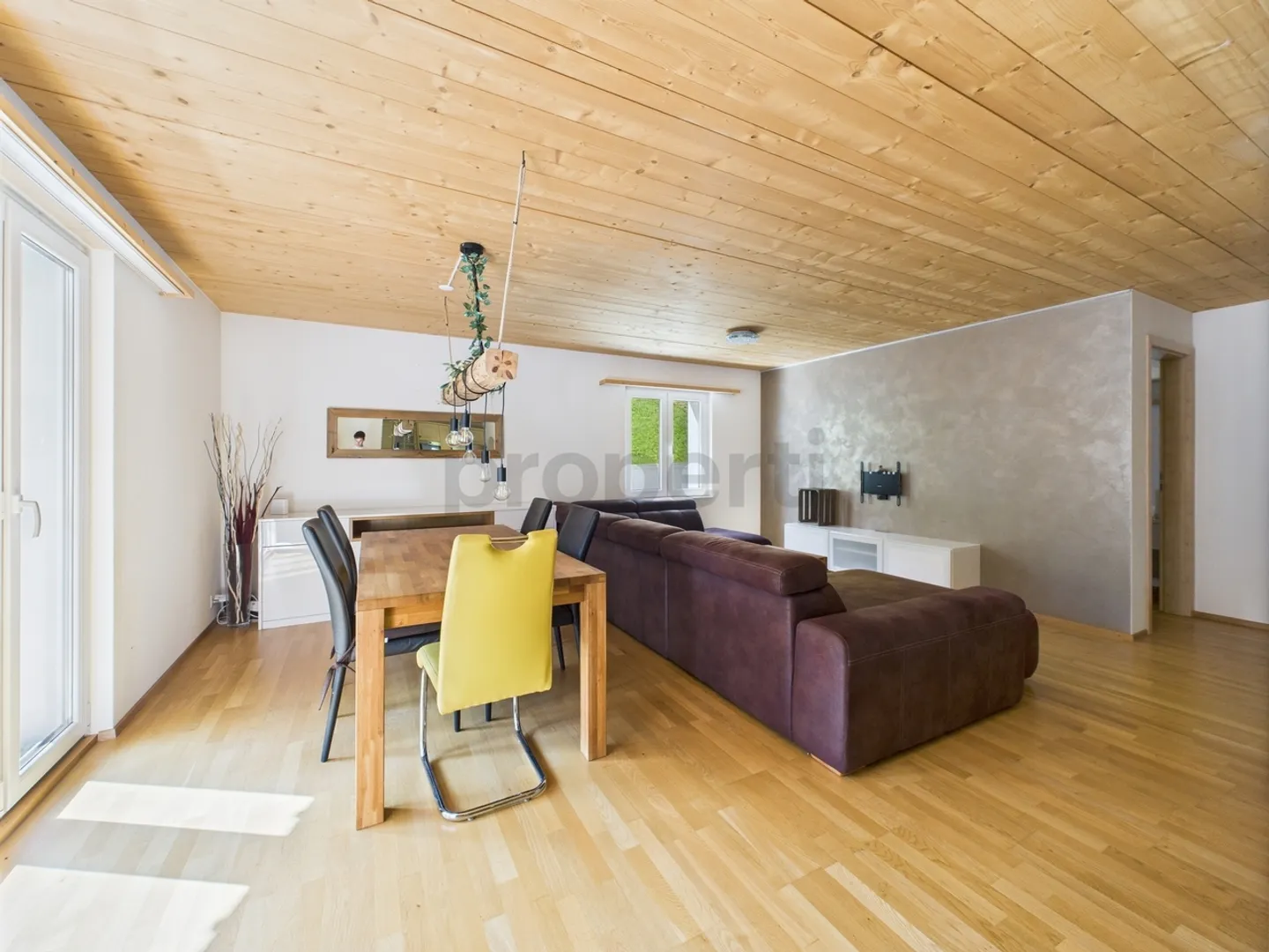 Helle 4.5-Zimmer Wohnung in Alpthal SZ - Foto 1 von 11
