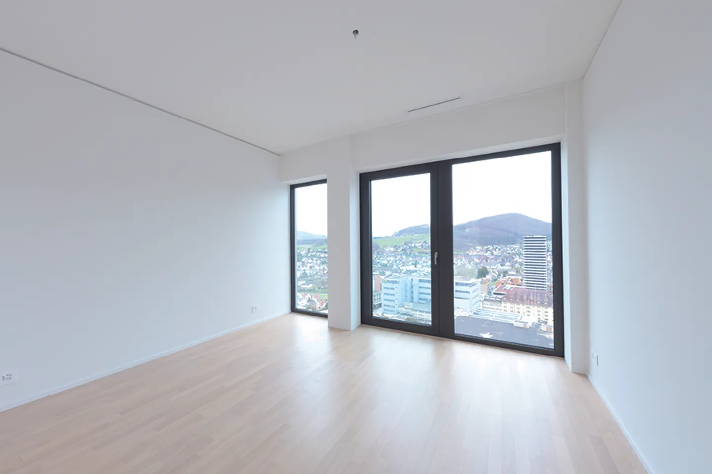 Modern Apartment with Great Views - Photo 5 of 7
