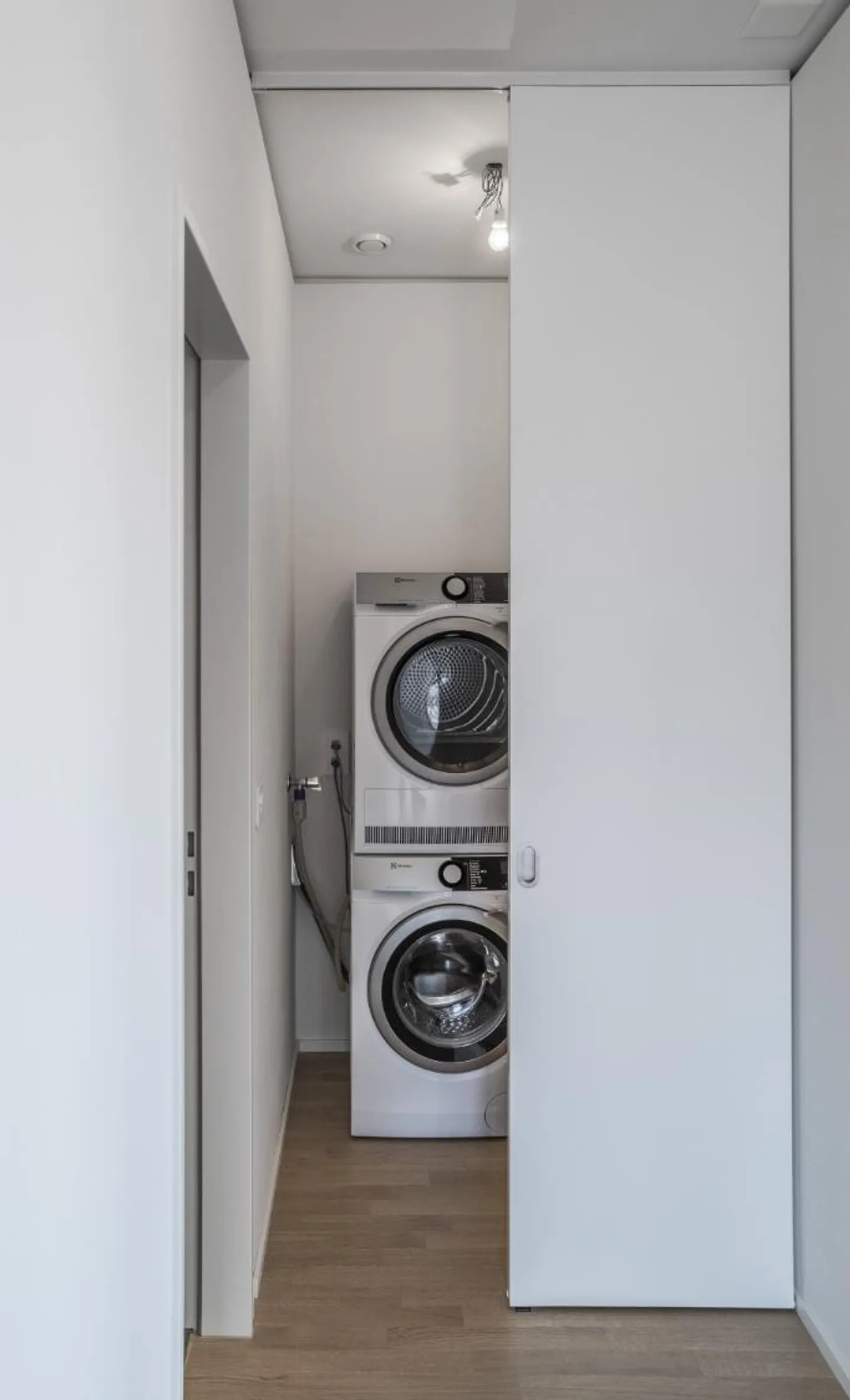 Modern Apartment with Great Views - Photo 7 of 7