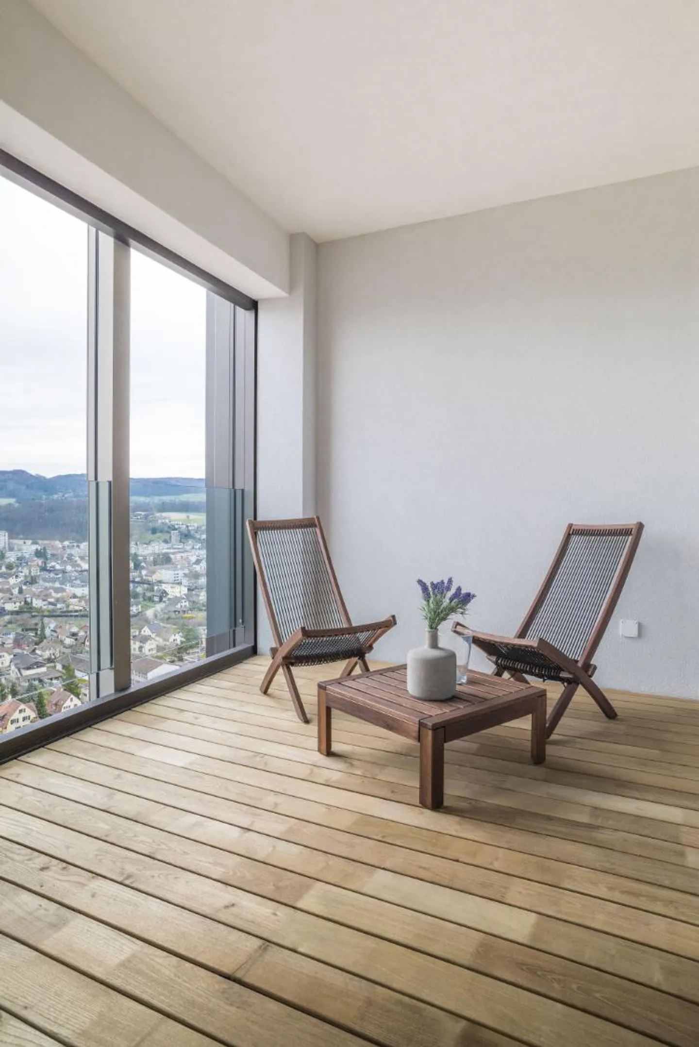 Modern Apartment with Great Views - Photo 6 of 7