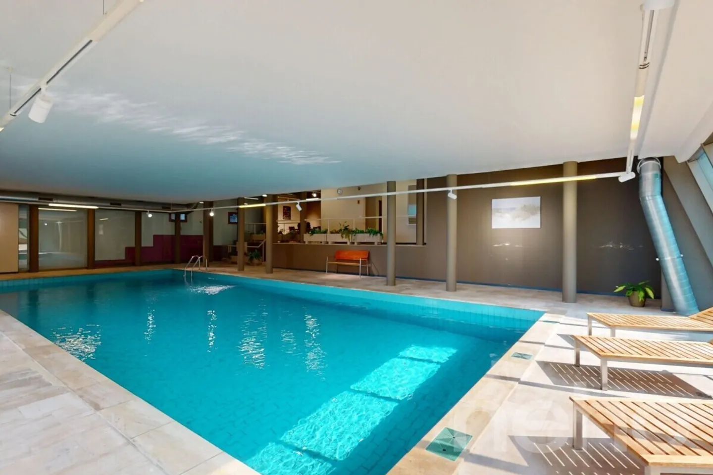 2.5-room garden-level apartment with indoor pool - Photo 7 of 9