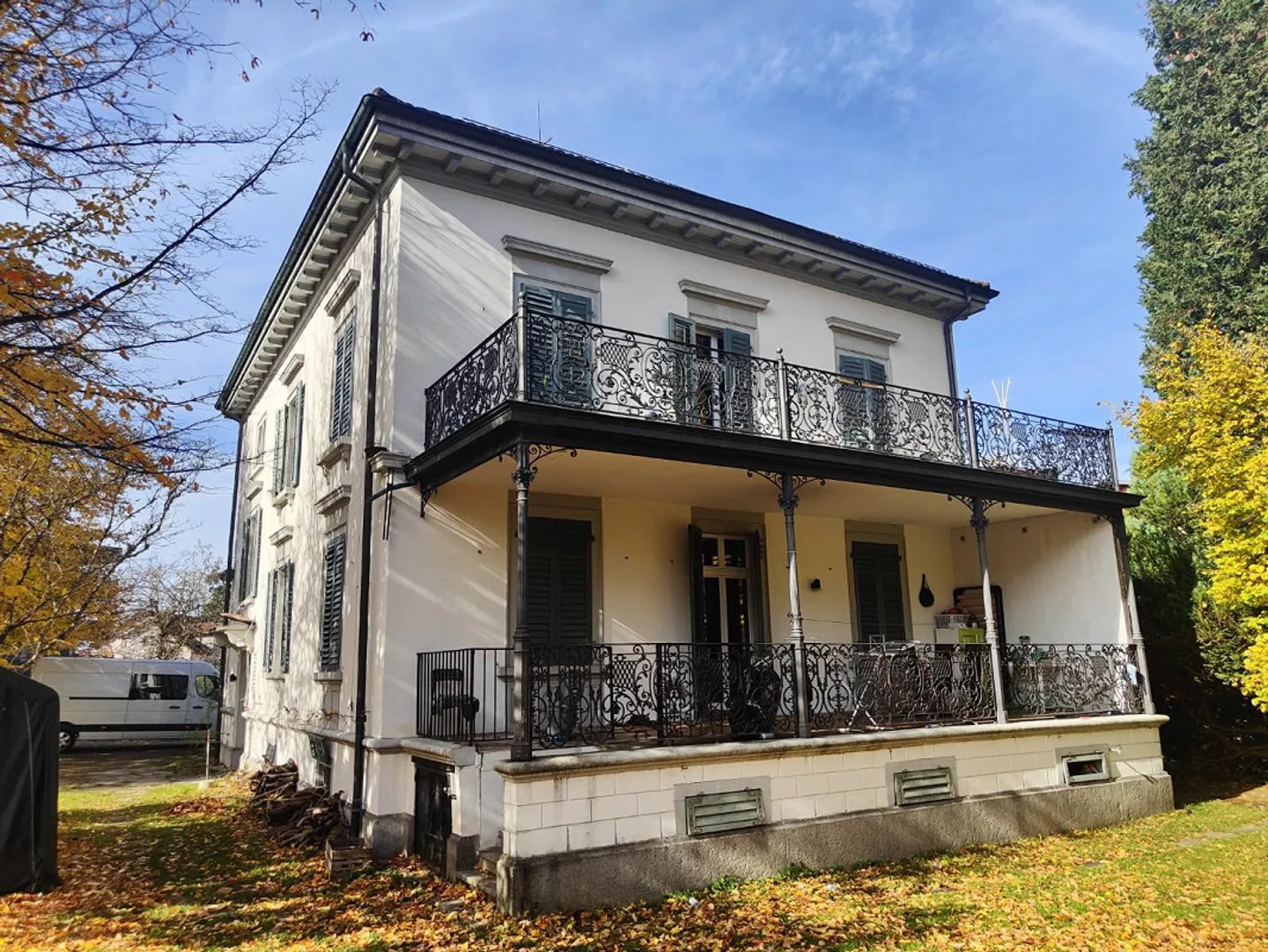 Former Manufacturer's Villa with Outbuilding - Photo 3 of 11