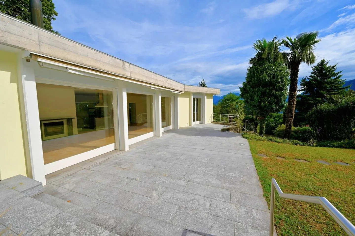 Villa avec piscine et vue sur le lac de Lugano et les montagnes environnantes - Photo 5 sur 17