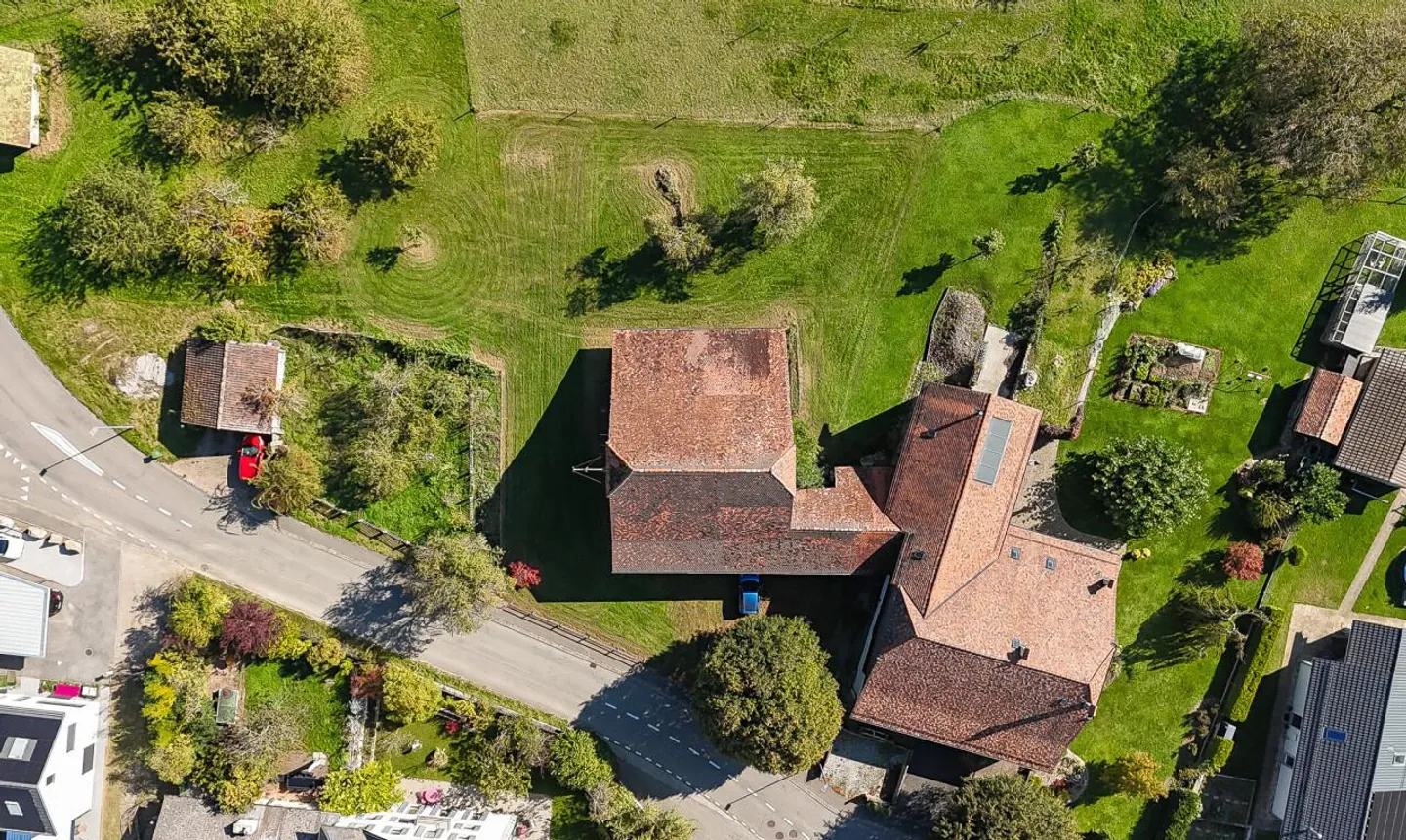 Fattoria di villaggio da ristrutturare - ambiente ideale e grande potenziale - Foto 1 di 11
