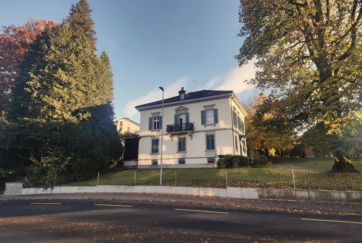 Former Manufacturer's Villa with Outbuilding - Photo 5 of 11