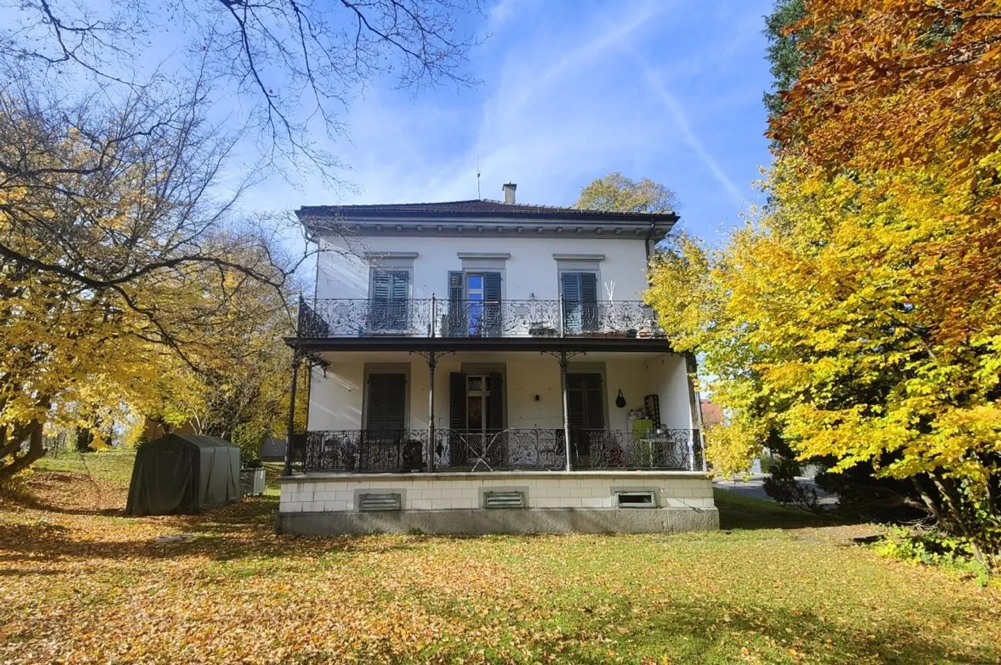 Former Manufacturer's Villa with Outbuilding - Photo 6 of 11