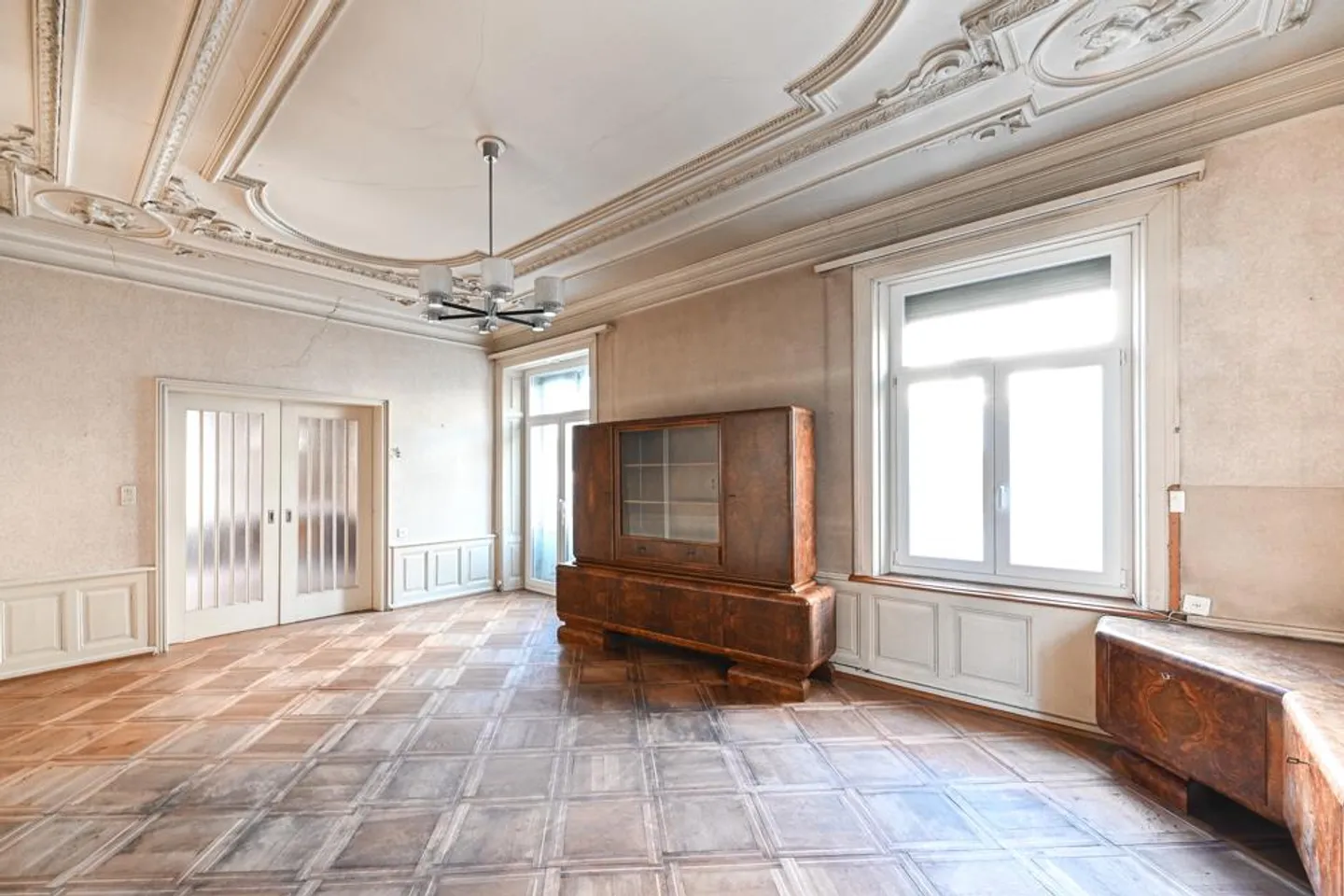 Villa storica in stile Liberty con ampio spazio - Foto 3 di 5