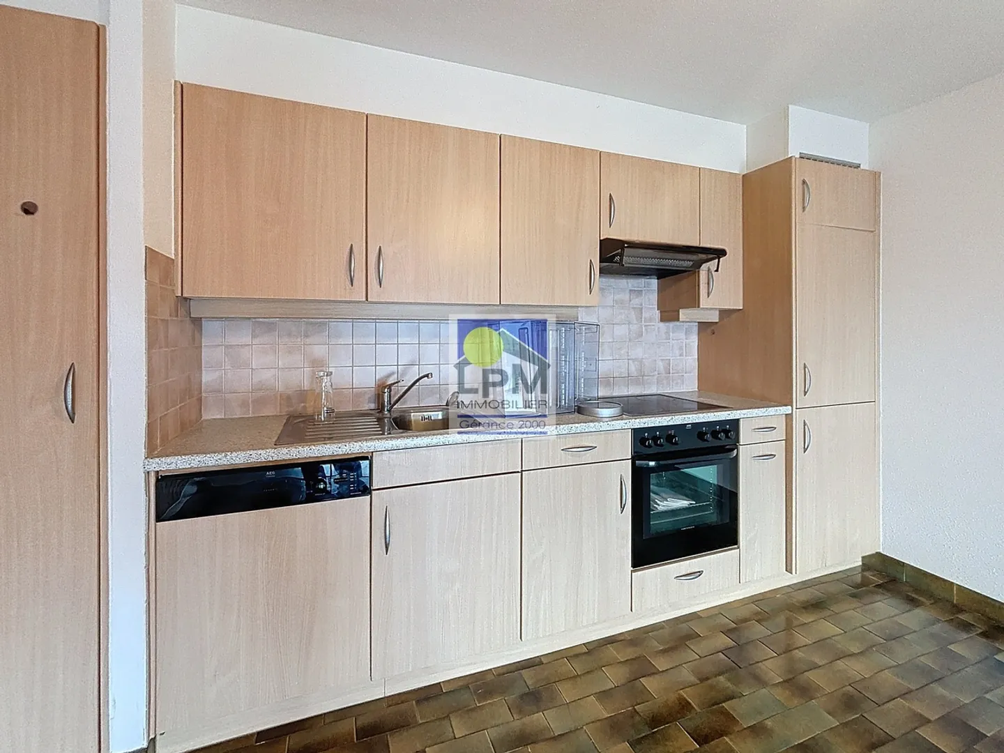 Appartement 3.5pproche de tout à un prix intéressant! - Photo 4 sur 11