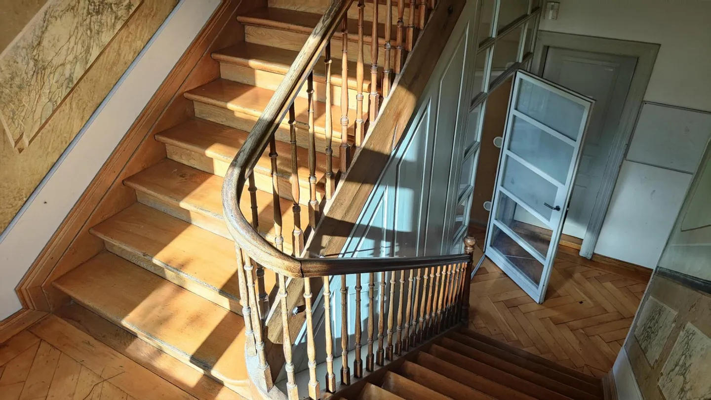 Former Manufacturer's Villa with Outbuilding - Photo 7 of 11