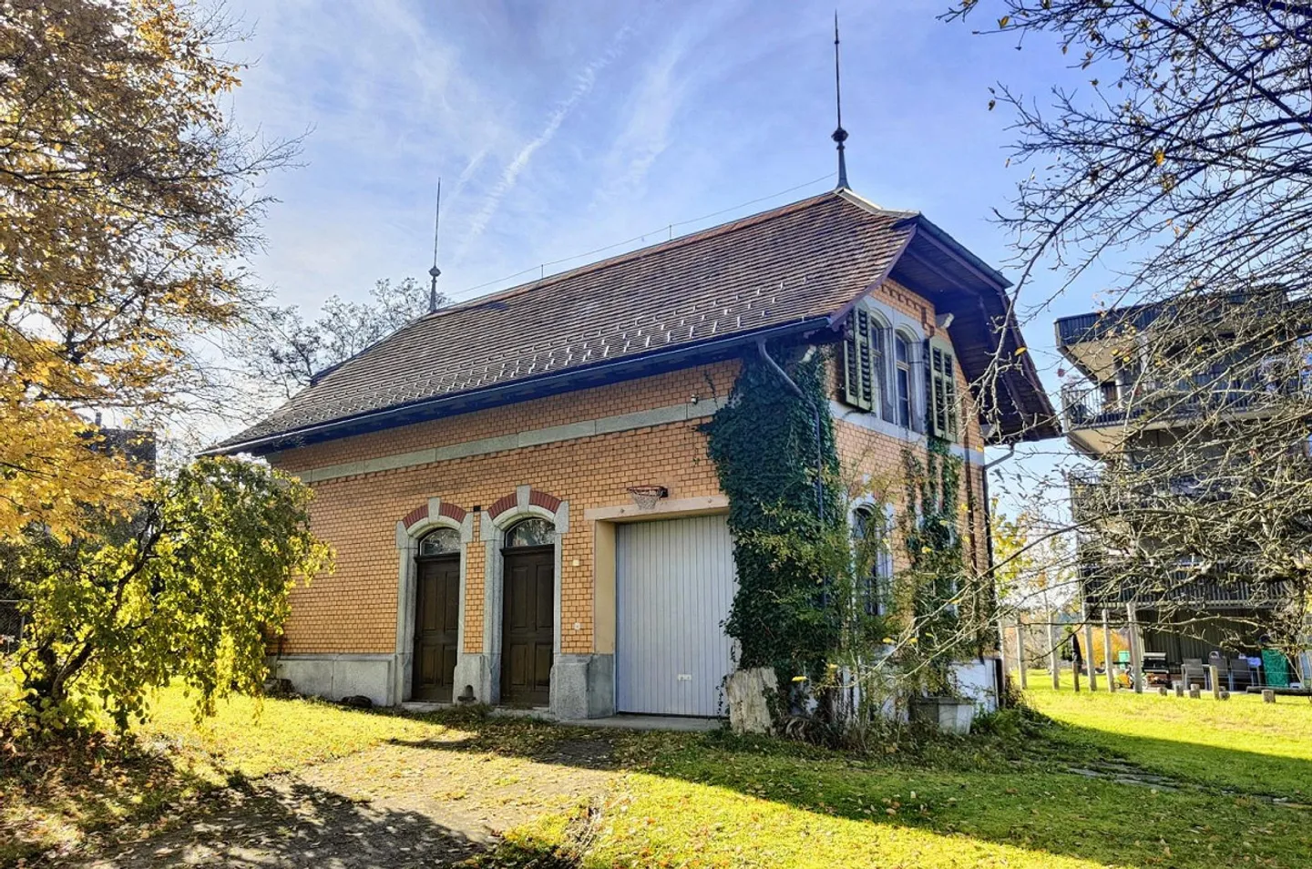 Former Manufacturer's Villa with Outbuilding - Photo 11 of 11