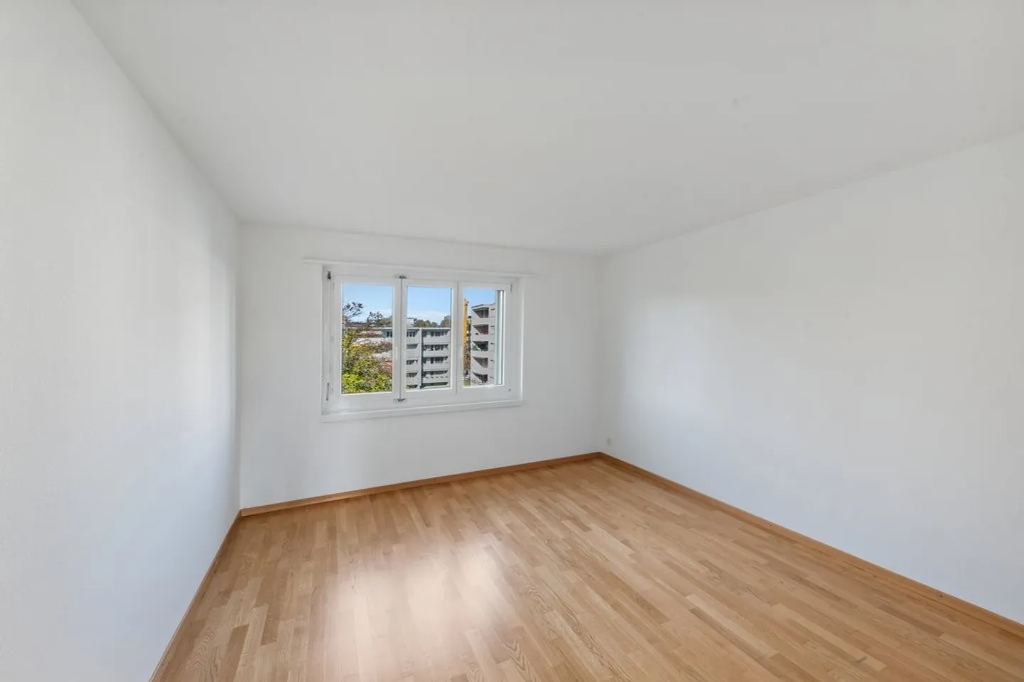 Appartamento moderno con balcone soleggiato - Foto 6 di 8