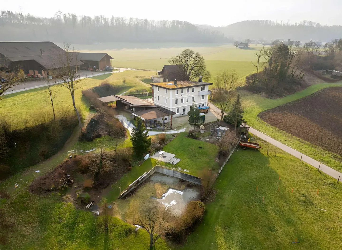 Charmantes Bauernhaus mit Pferdeeinstellplätzen - Foto 1 von 13