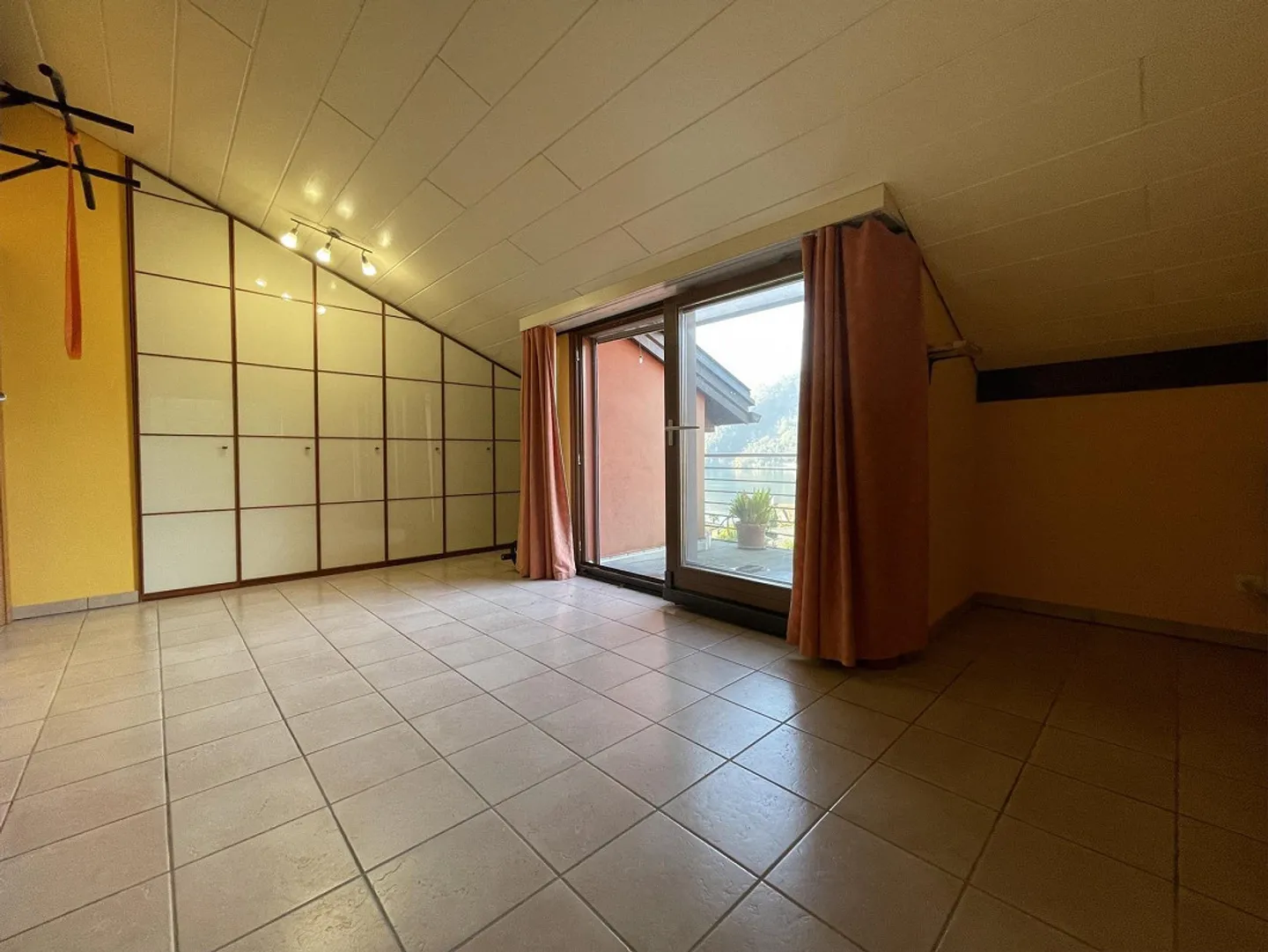 Casa interessante 4.5 con vista incantevole sul lago - Foto 7 di 13