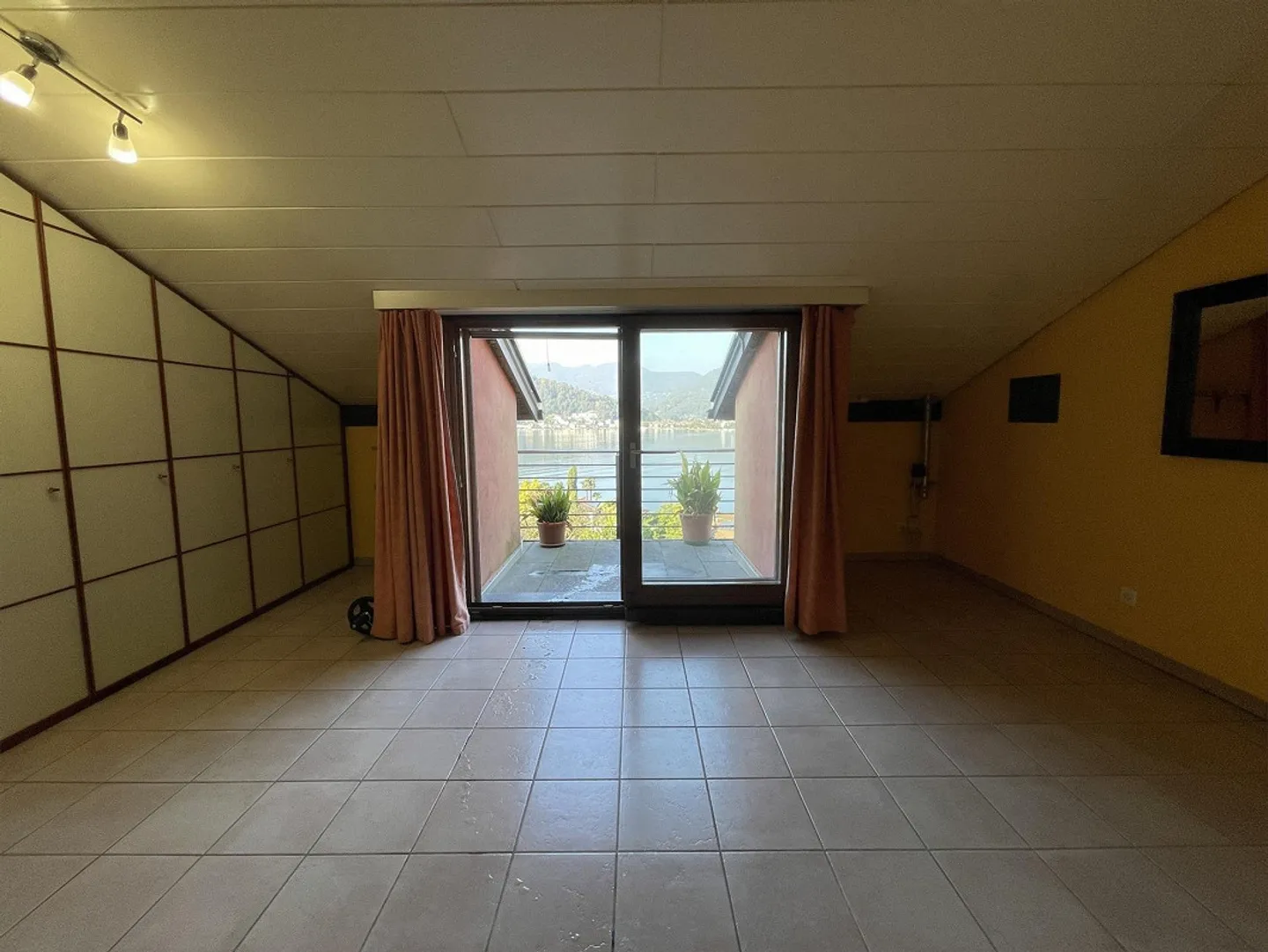 Casa interessante 4.5 con vista incantevole sul lago - Foto 8 di 13