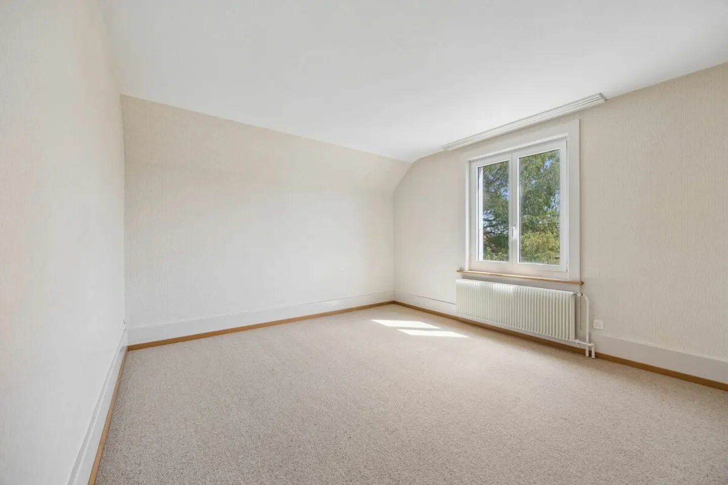 Casa trifamiliare versatile con ampio spazio esterno e grande potenziale - Foto 10 di 15