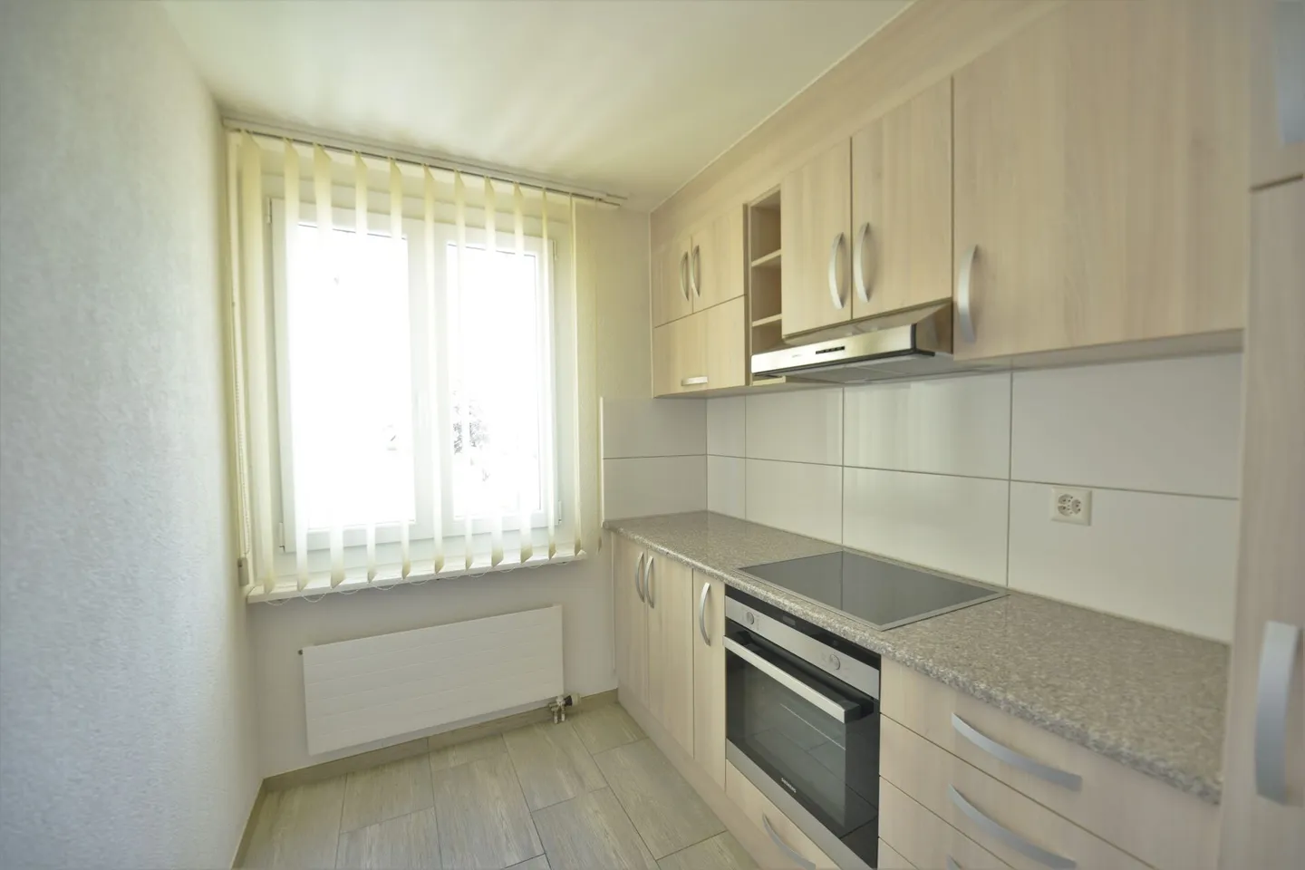 Geräumige 4,5-Zimmer-Wohnung in ruhiger Lage mit Balkon, Parkplatz und guter Erreichbarkeit - Foto 6 von 12